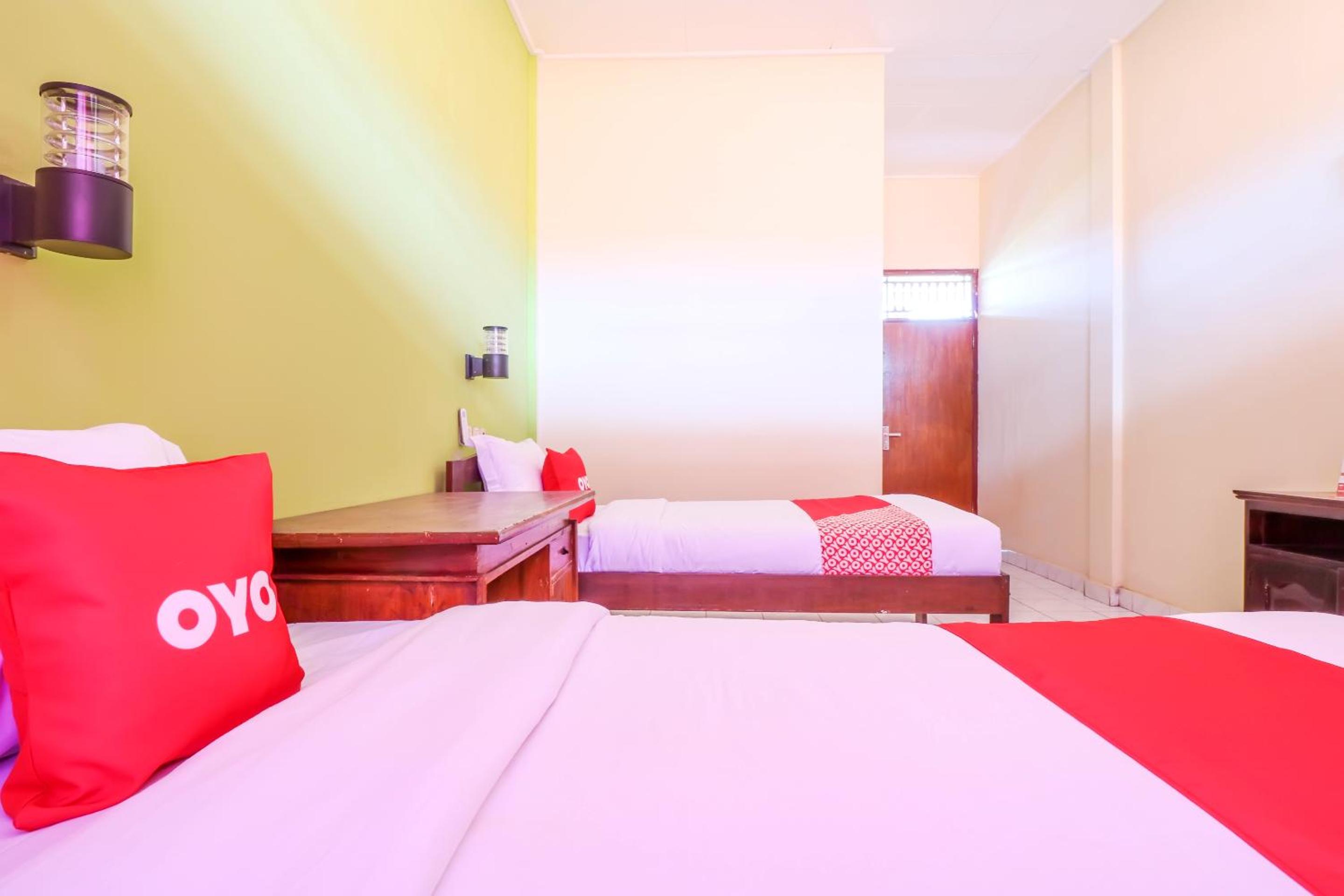 Standard Twin Room - Photo 2