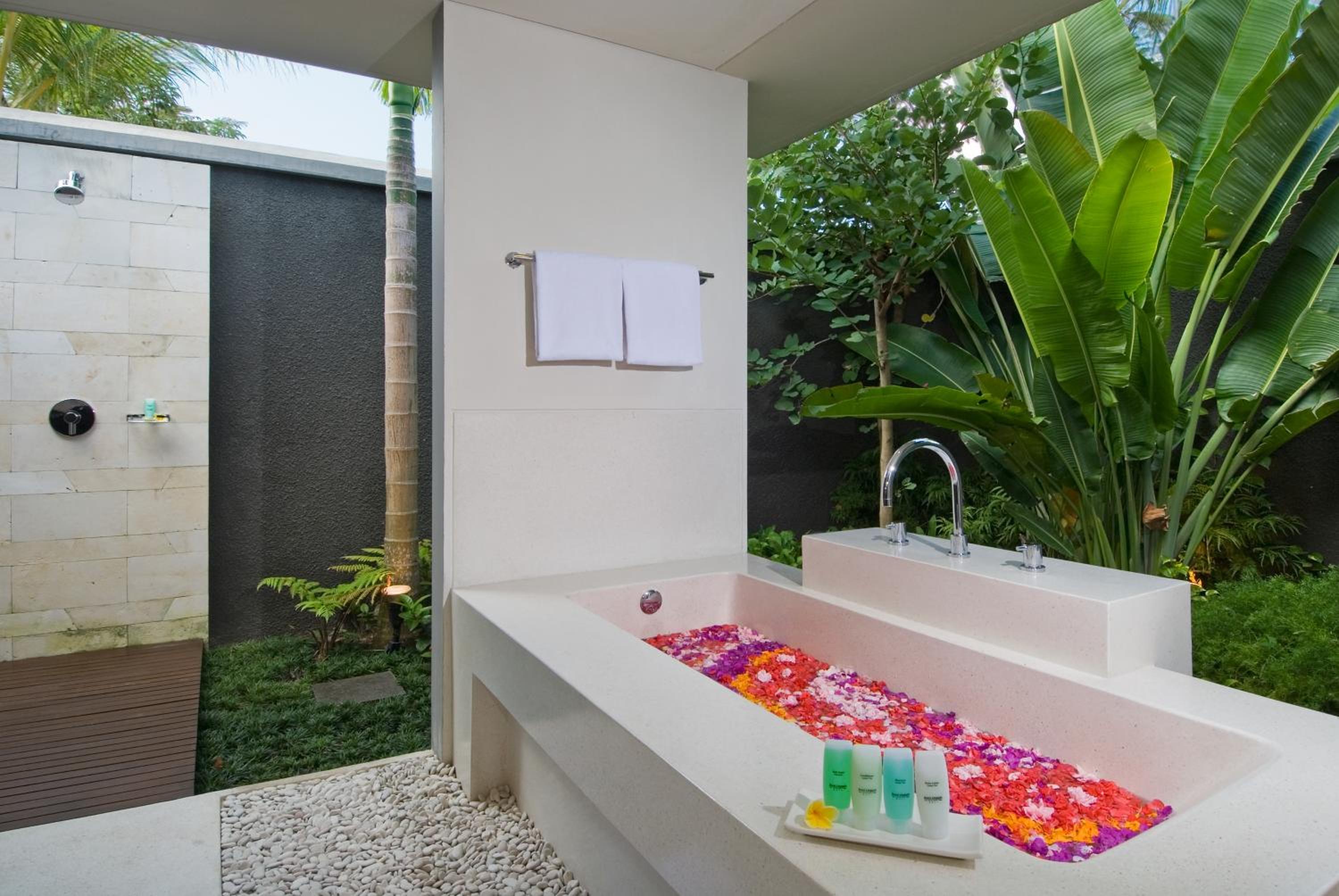 Three-Bedroom Villa - Photo 2