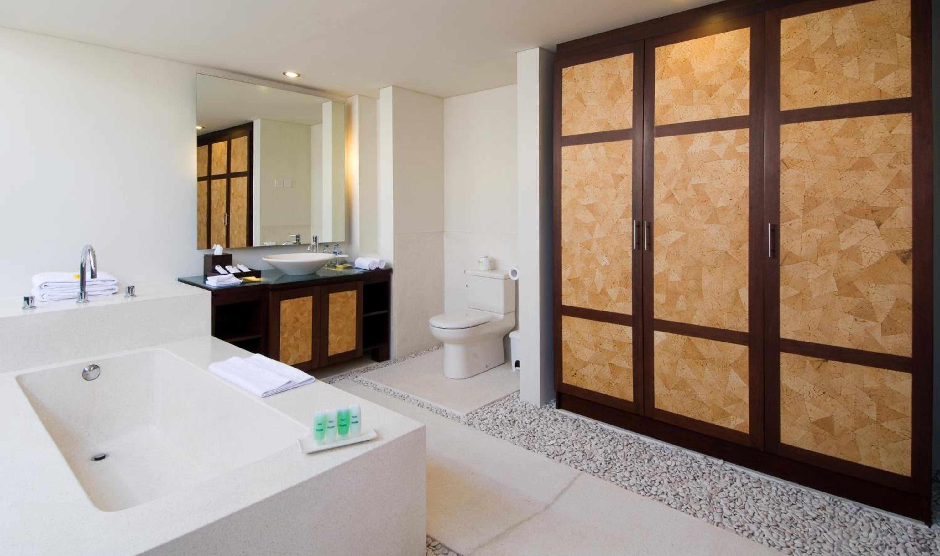 Three-Bedroom Villa - Photo 7