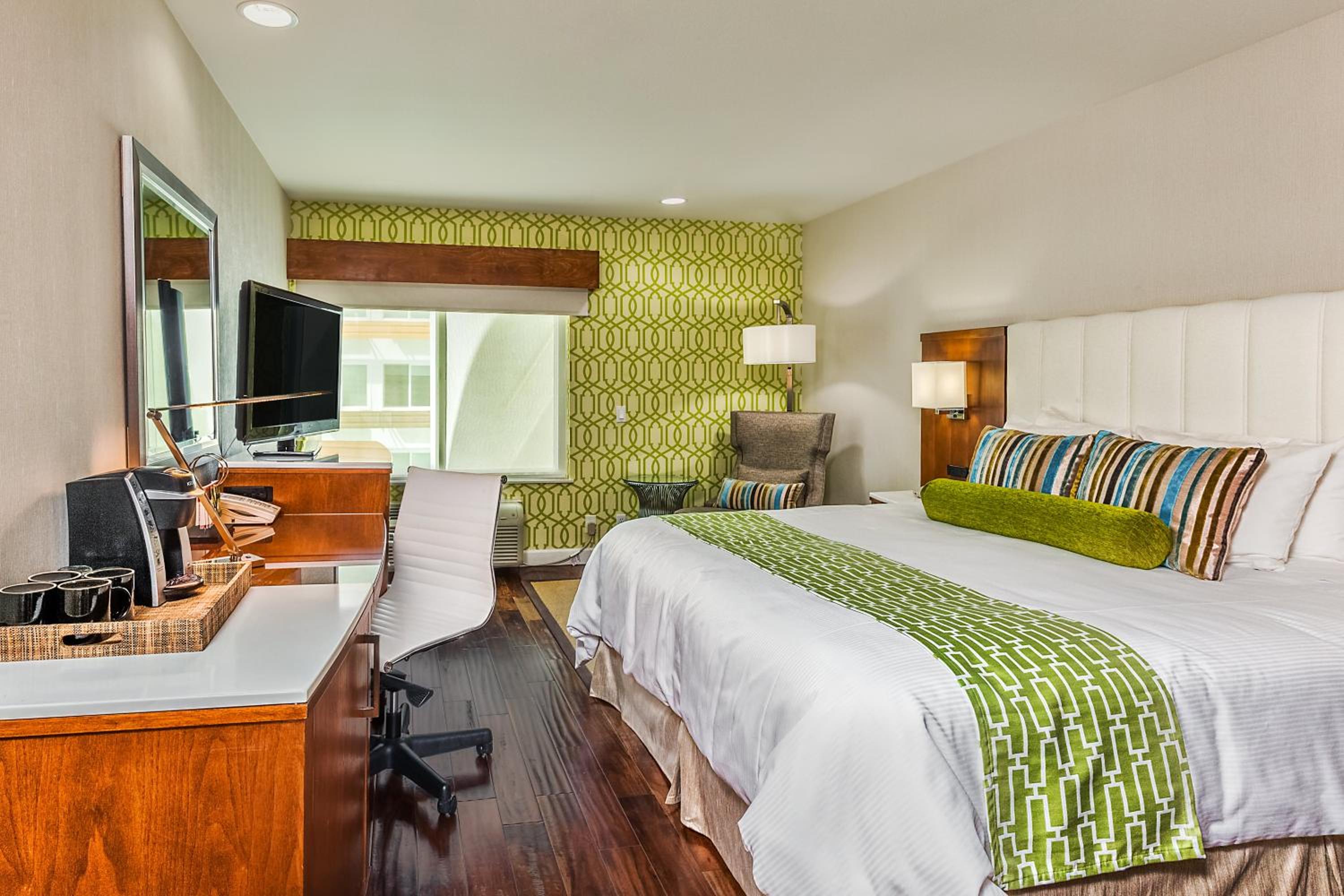 Standard King Room - Photo 4