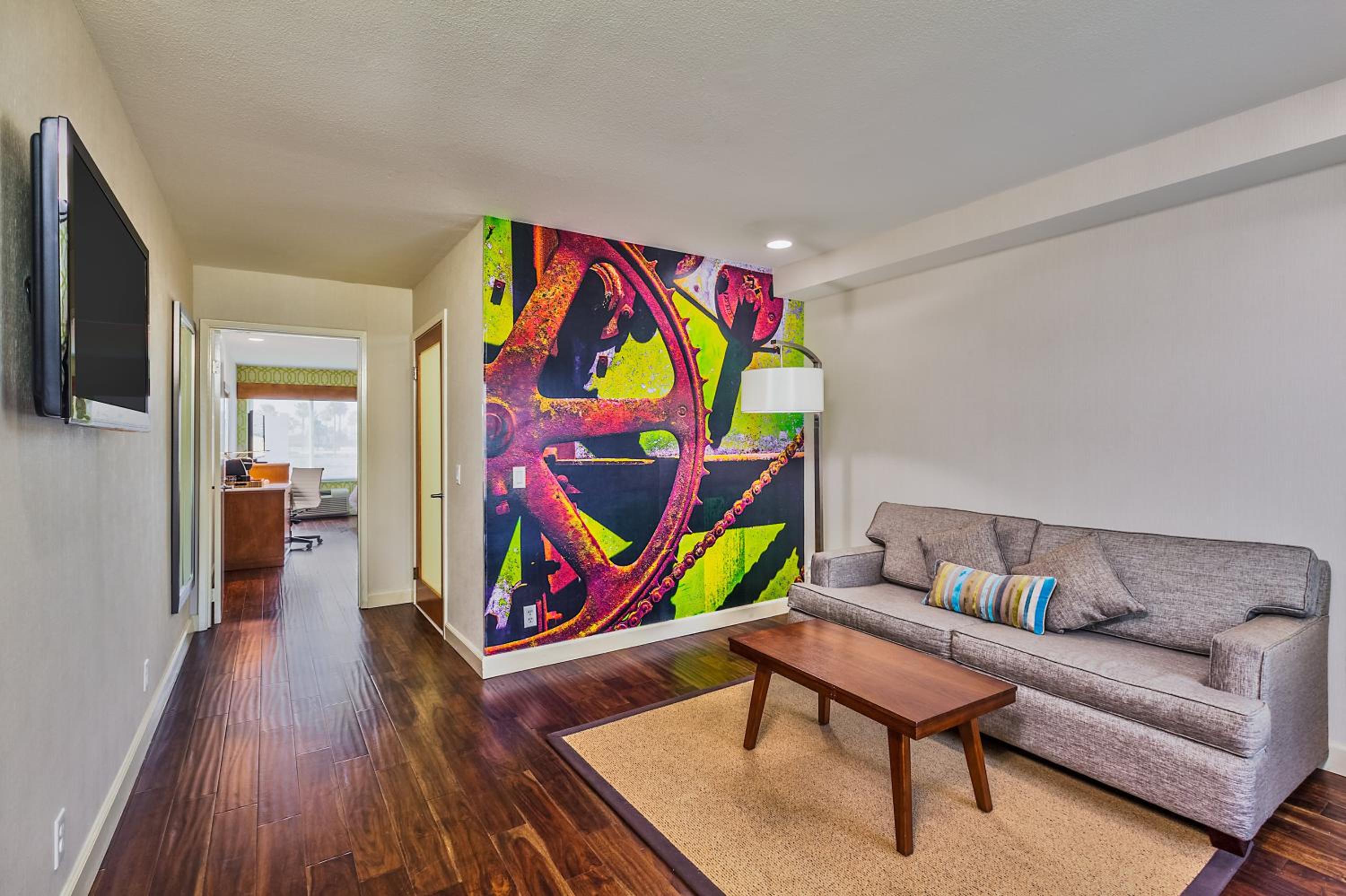 One-Bedroom Queen Suite
