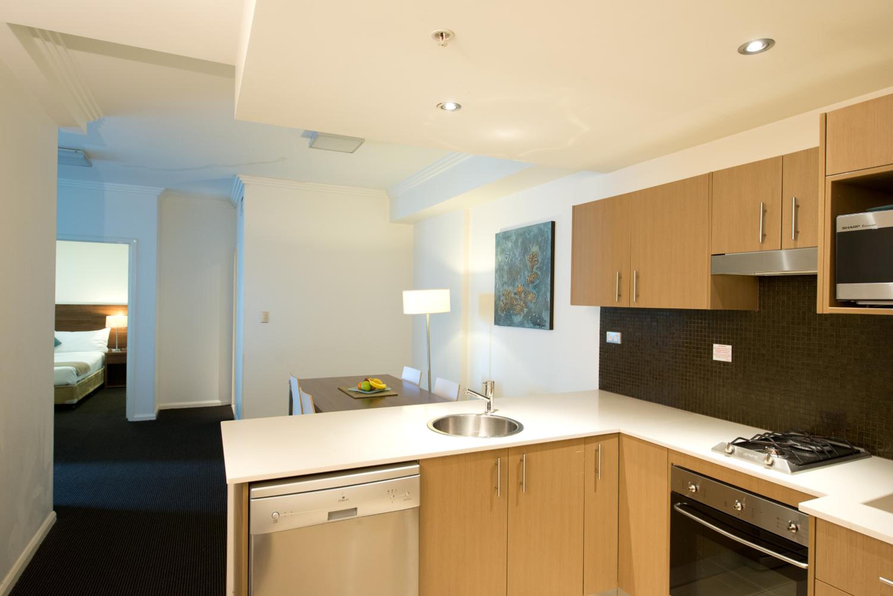 Executive One-Bedroom Apartment with Balcony (Limited Housekeeping) thumbnail 5