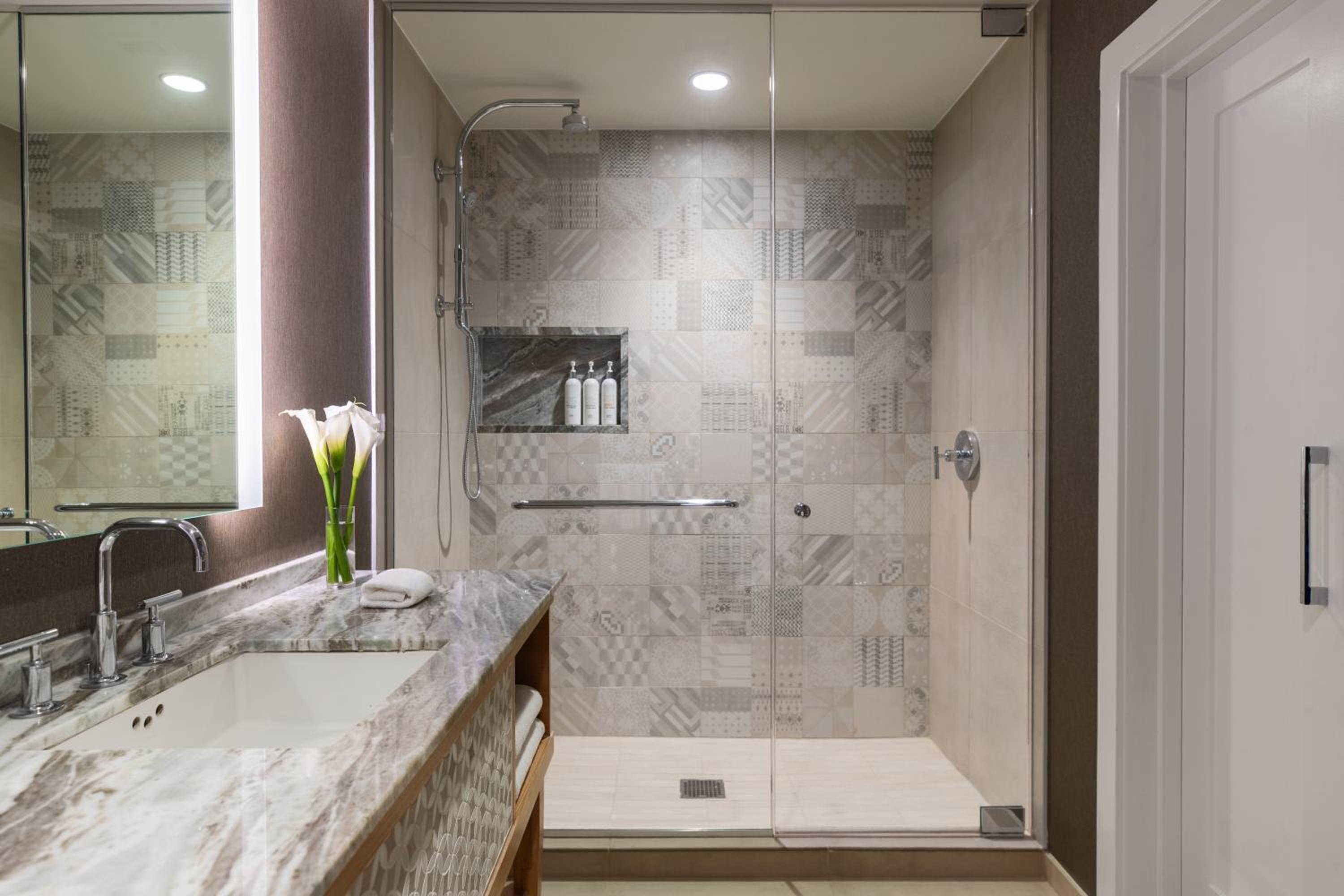 King Suite with Mobility Accessible Roll-In Shower - Photo 5