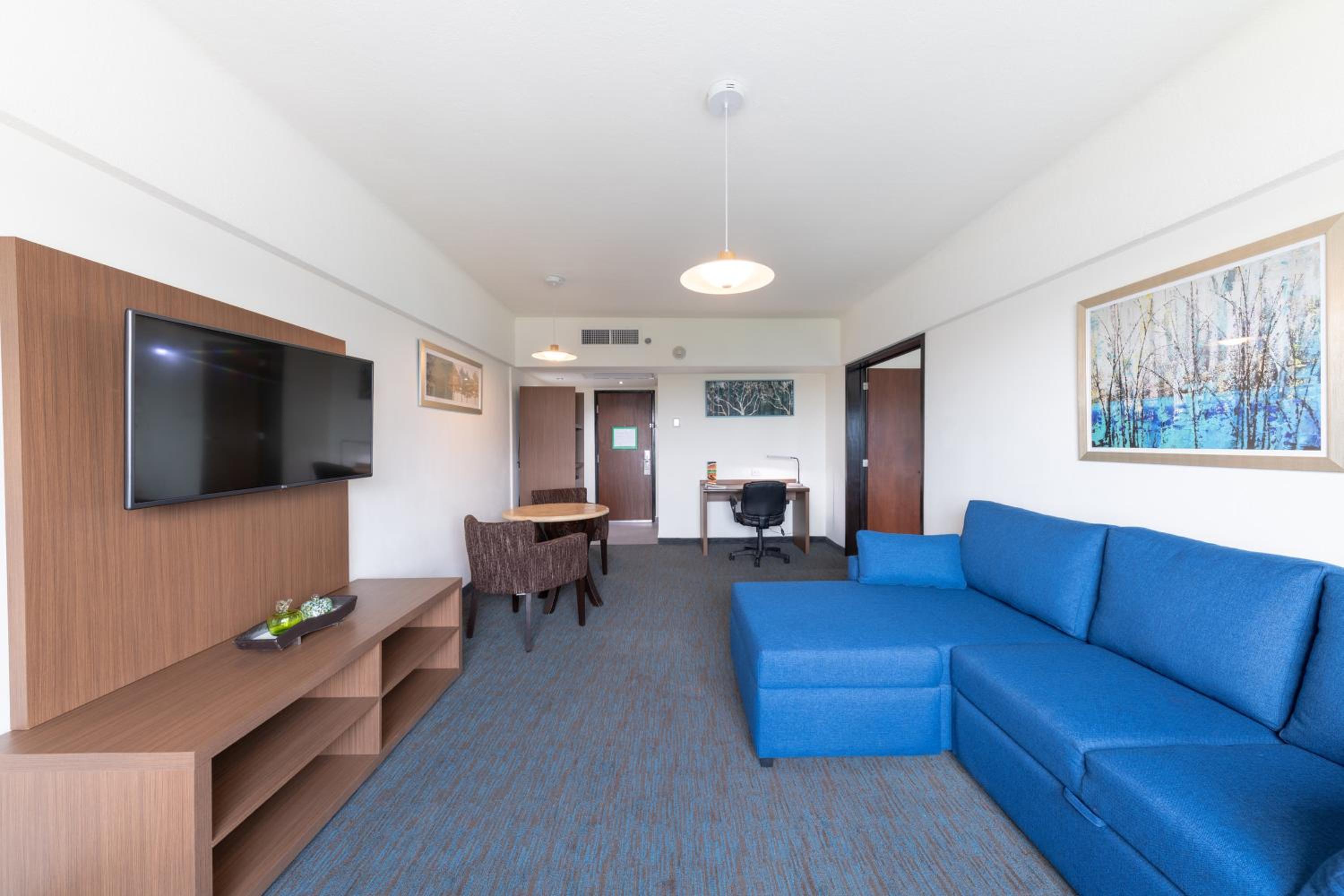 One-Bedroom Suite - Photo 1
