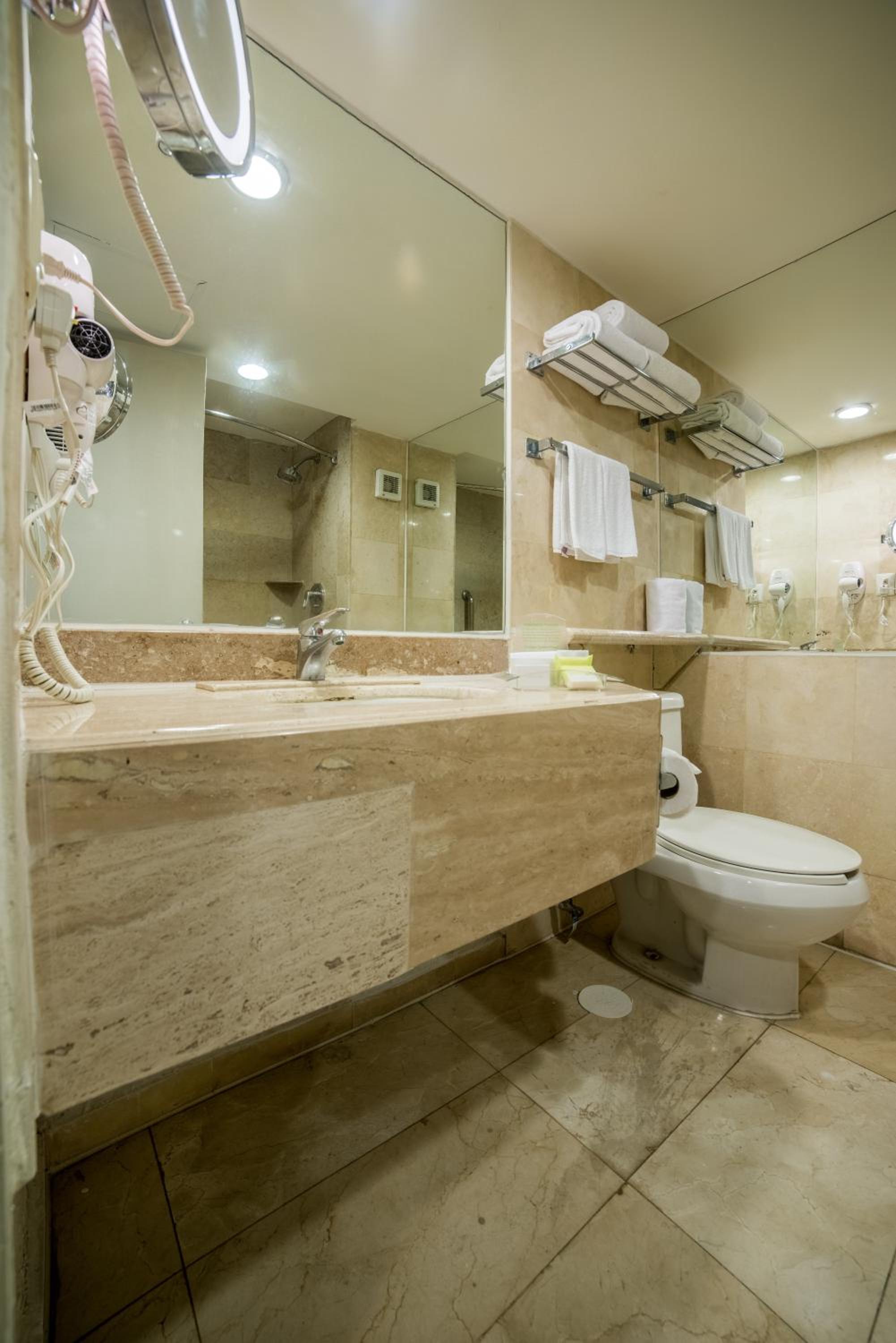Standard King Room with City View - High Floor - Photo 4