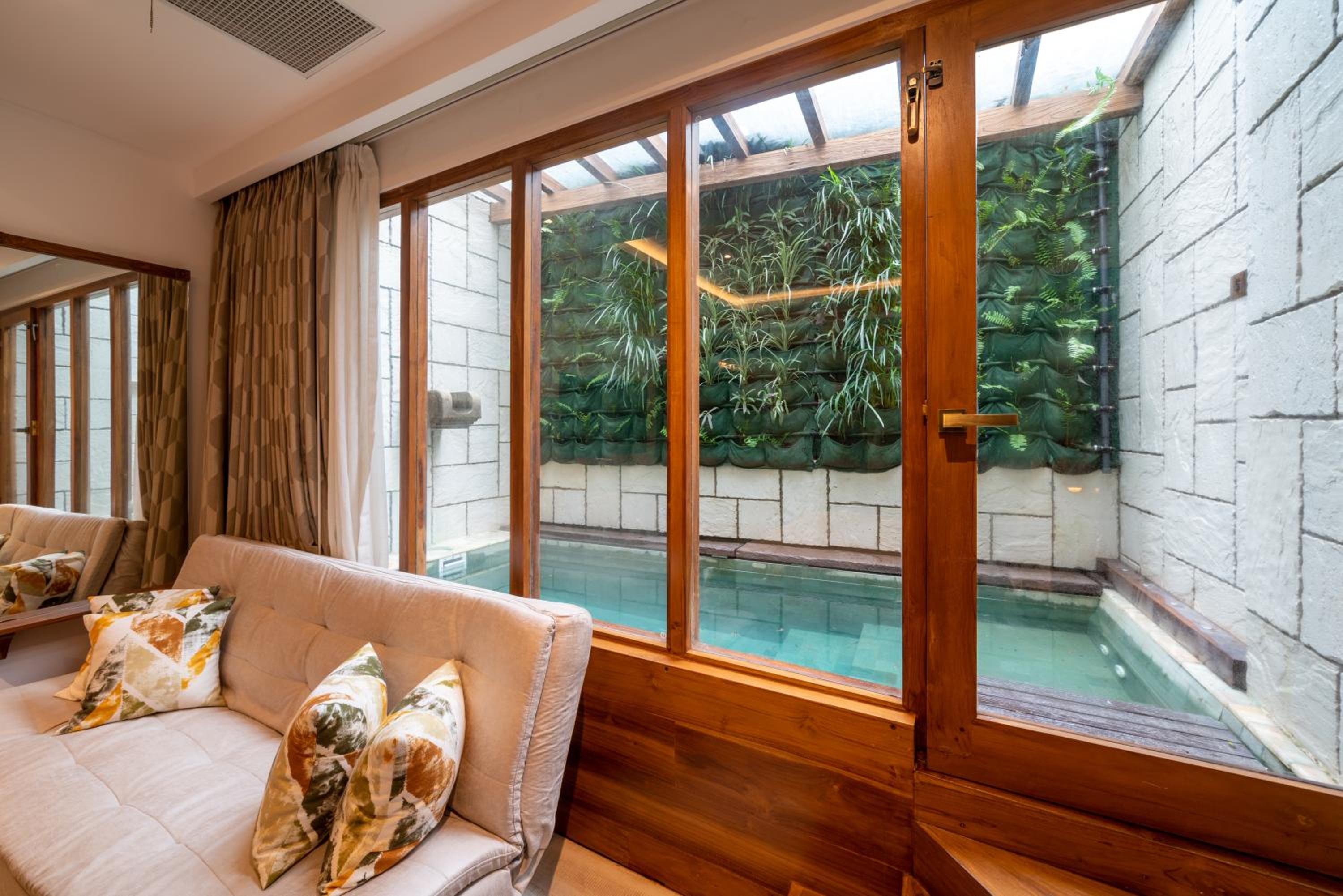 Plunge Pool Suite photo 3