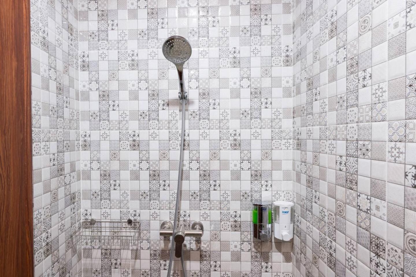 Standard Twin Room with Shared Bathroom photo 3