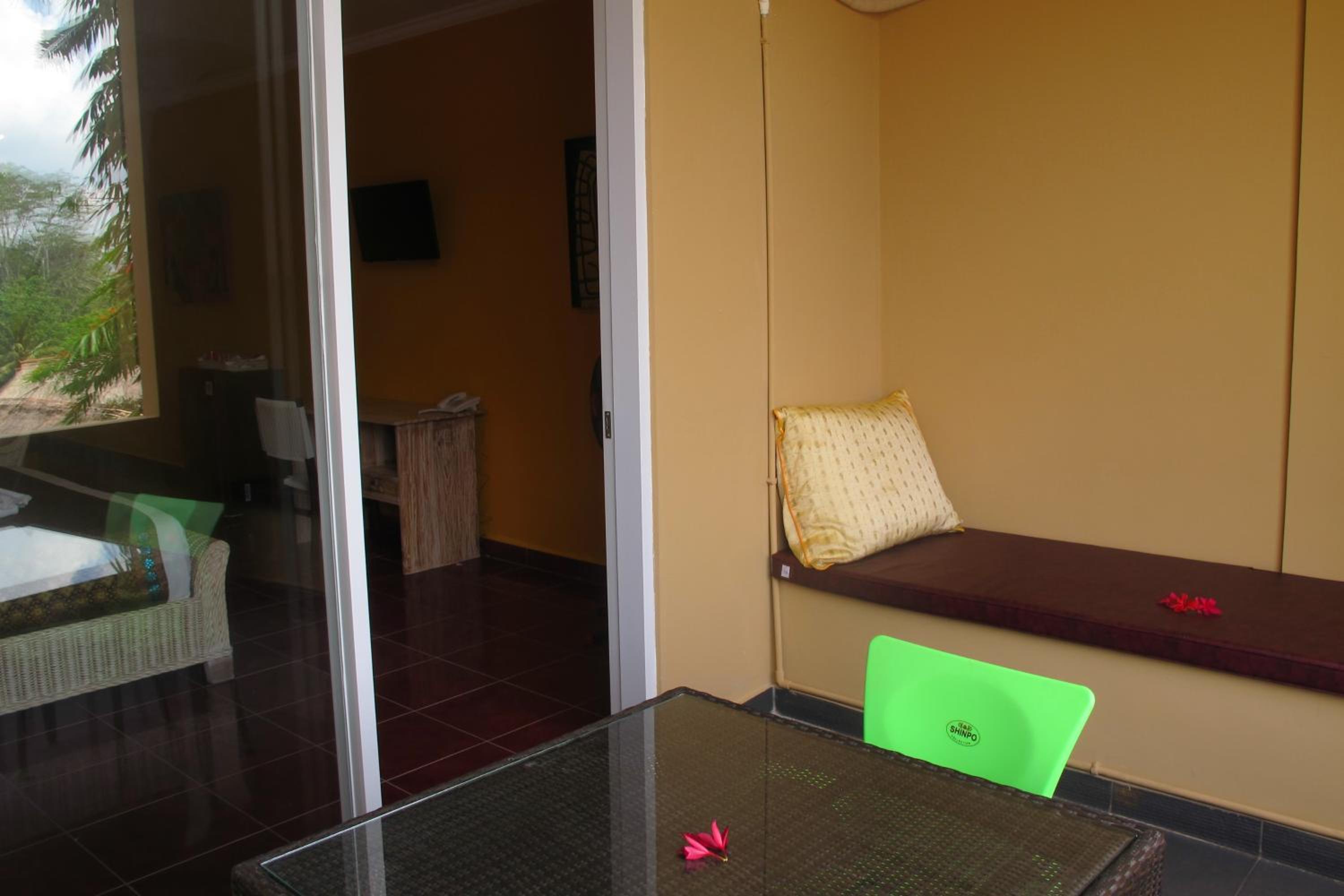 Deluxe Studio with Balcony - Photo 9