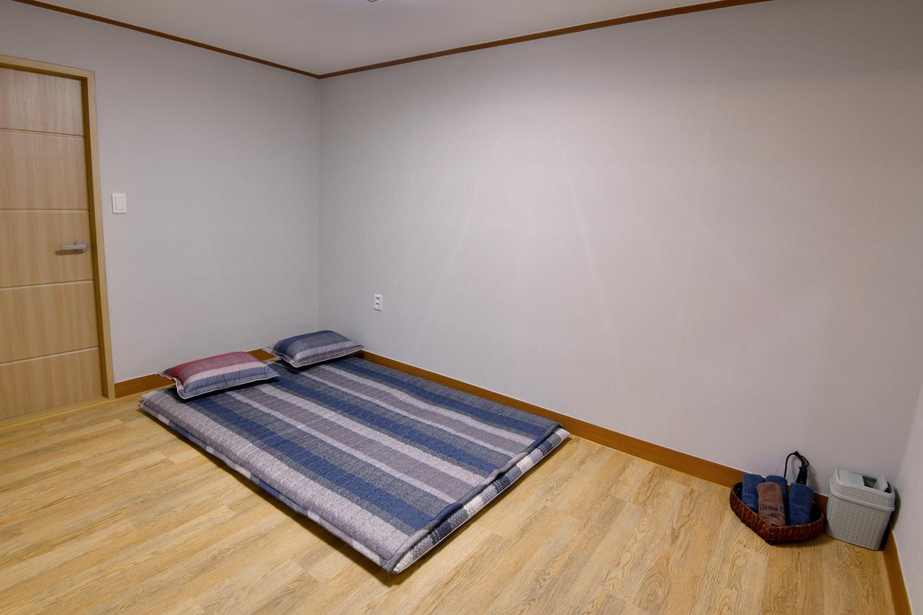 Double or Twin Room with Private Bathroom photo 3