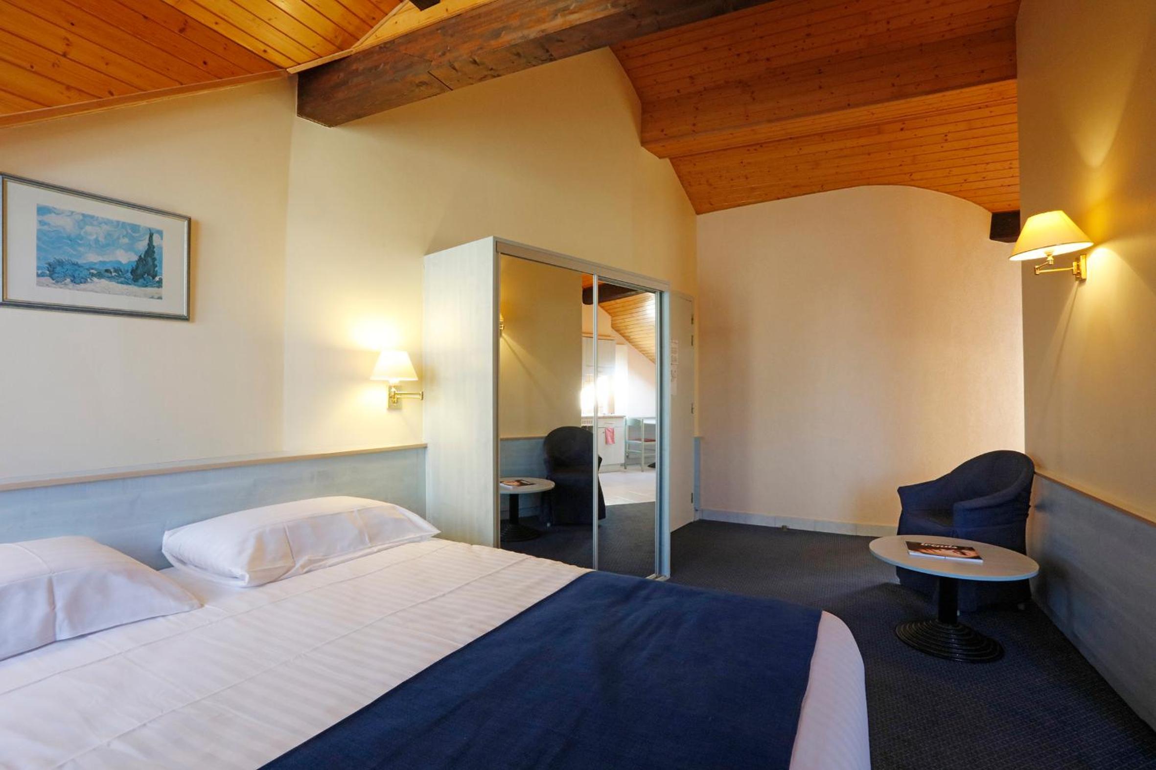 Superior Single Room with Kitchenette