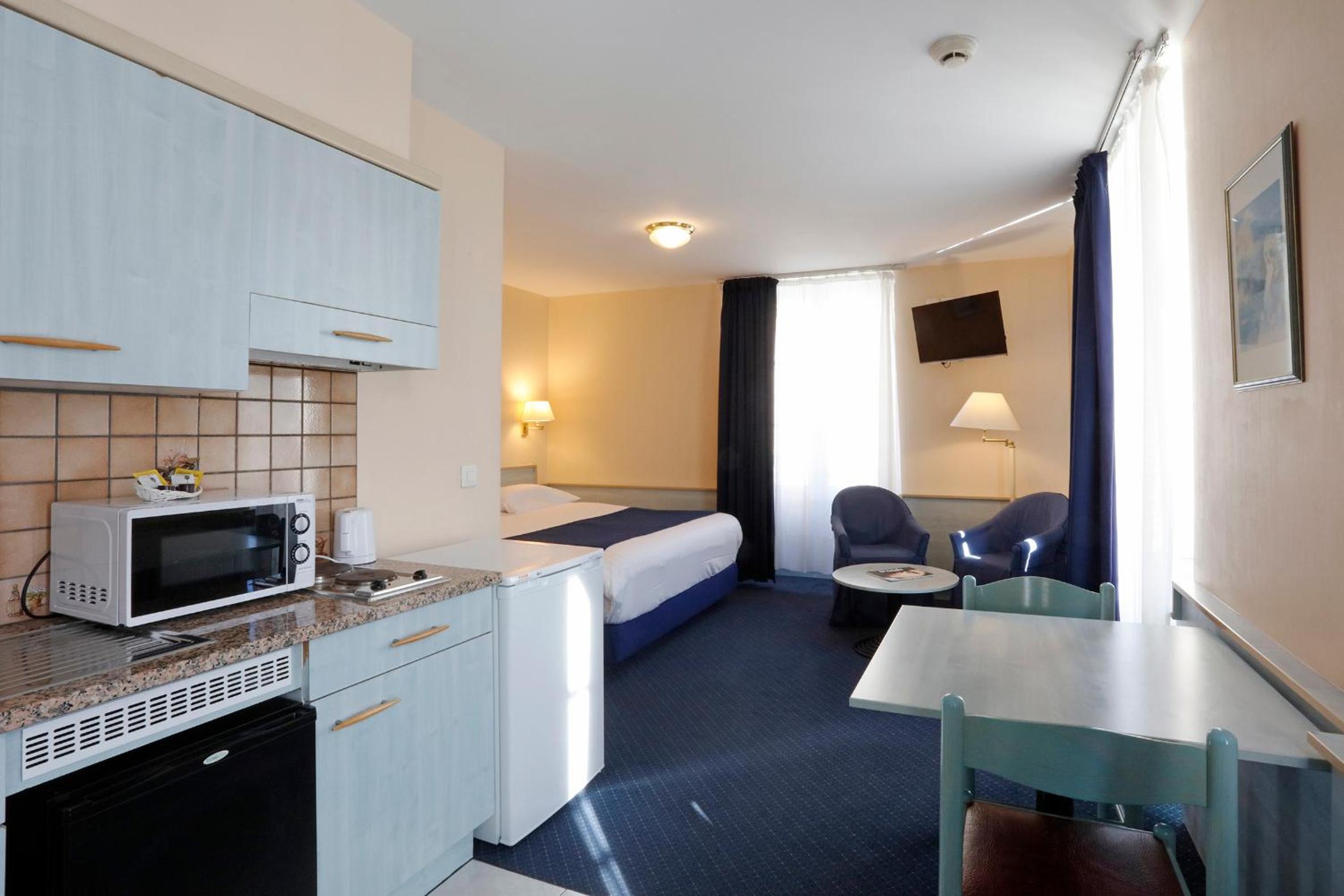Superior Single Room with Kitchenette