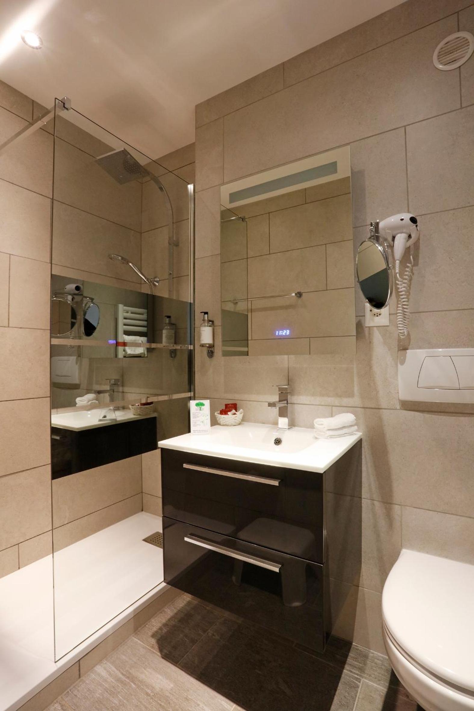 Standard Double Room - Photo 2