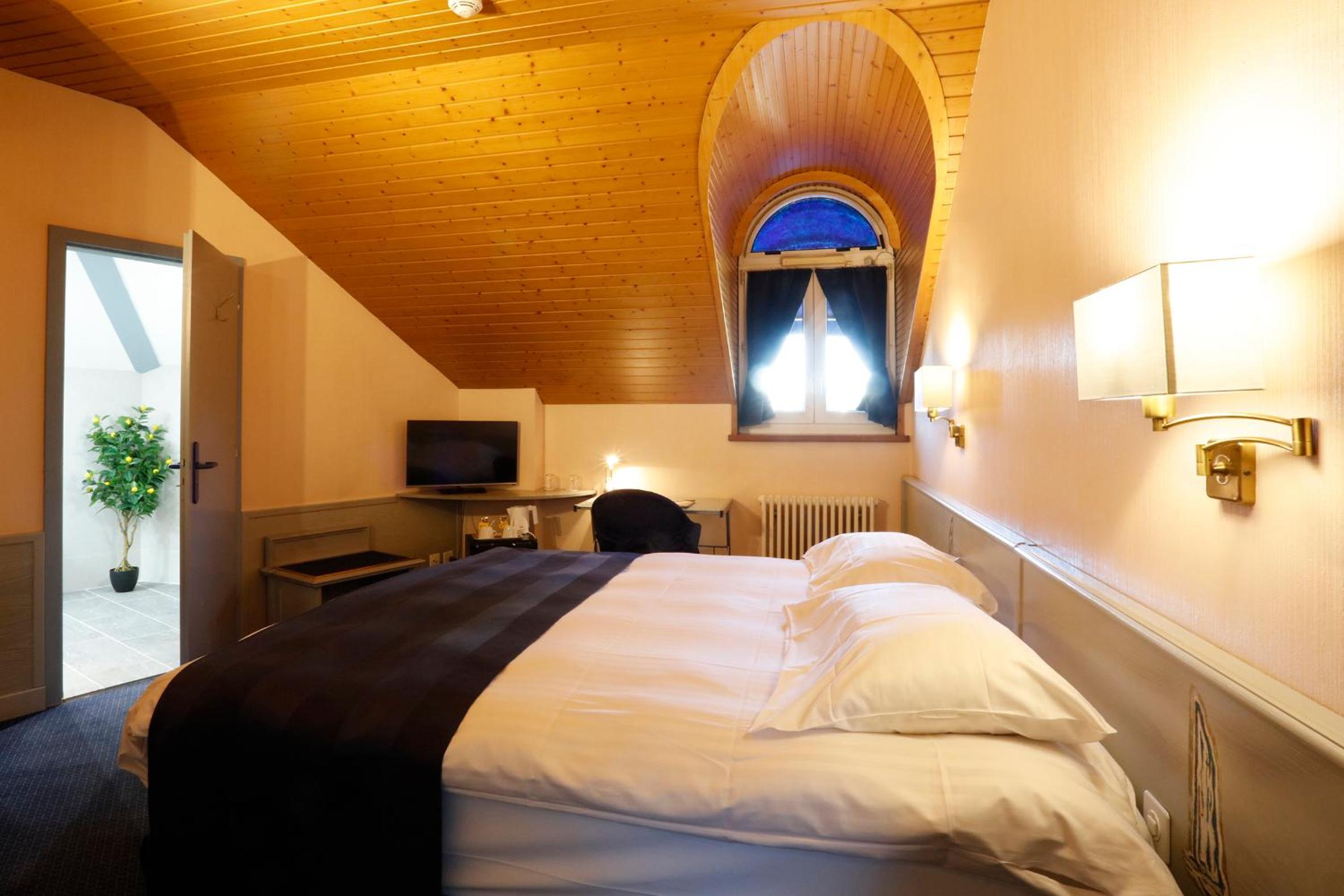 Standard Double Room - Photo 6