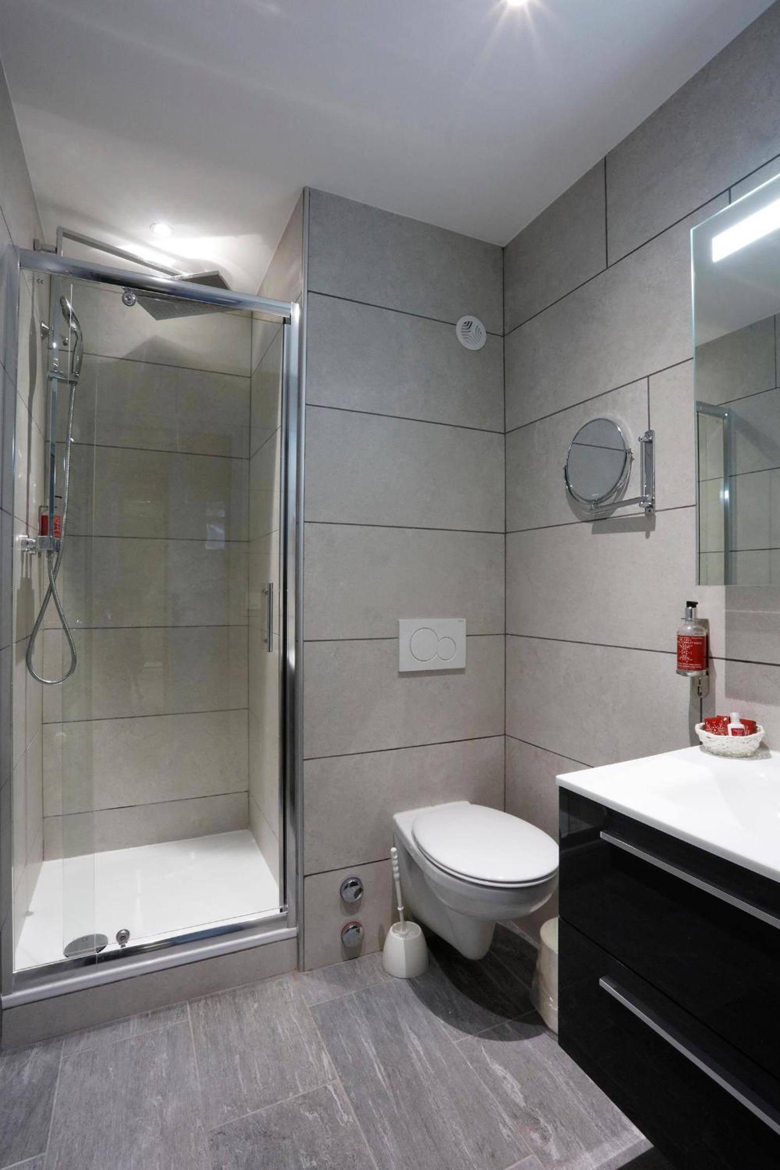 Standard Double Room - Photo 7