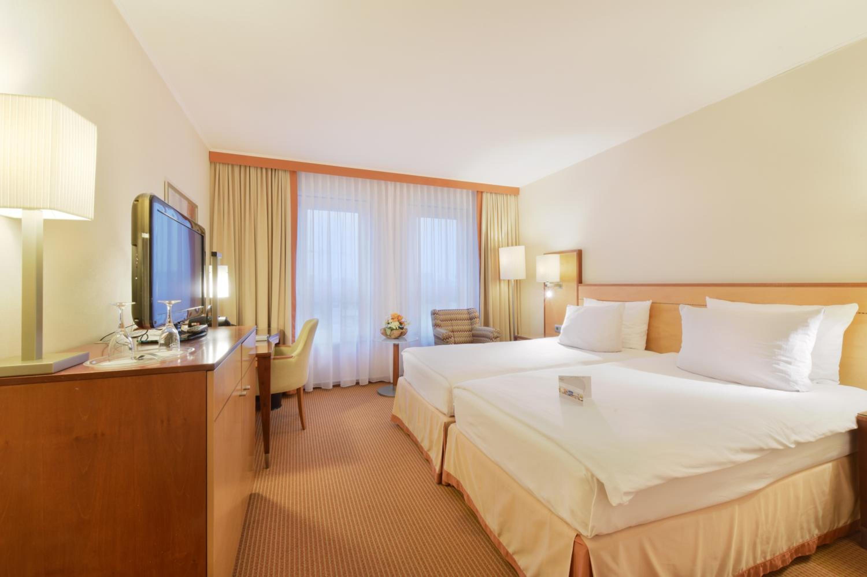 Business Twin Room - Photo 5