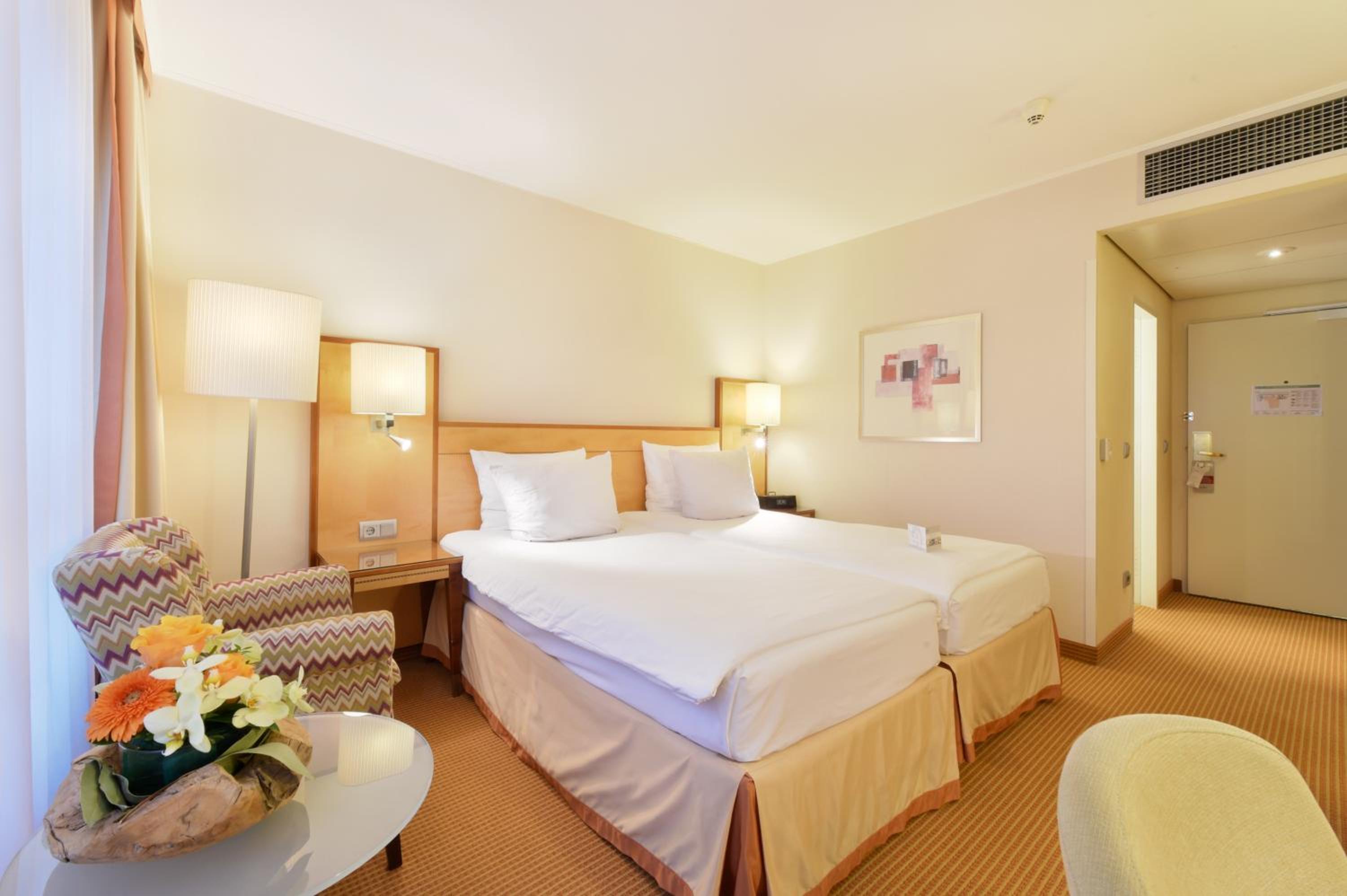 Business Twin Room - Photo 6