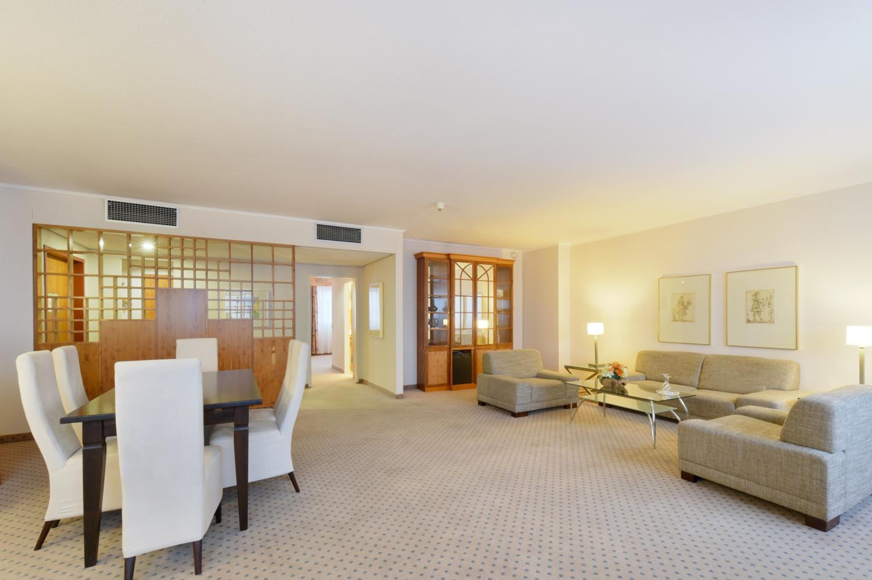 Suite - Photo 5