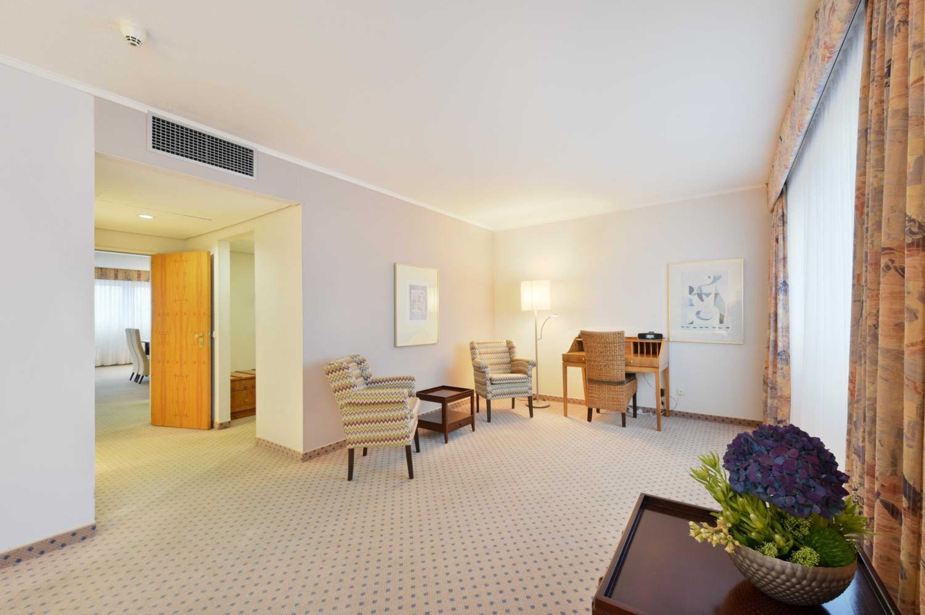 Suite - Photo 2