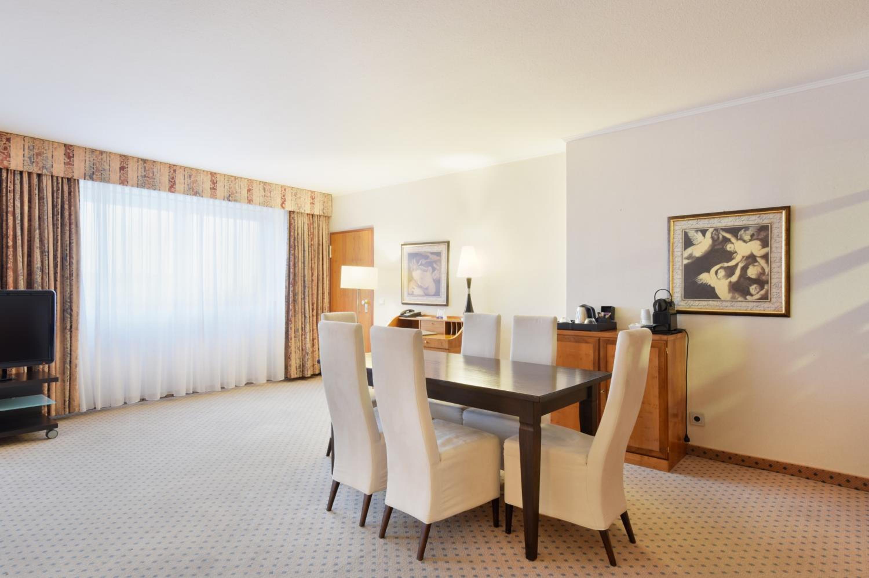 Suite - Photo 6