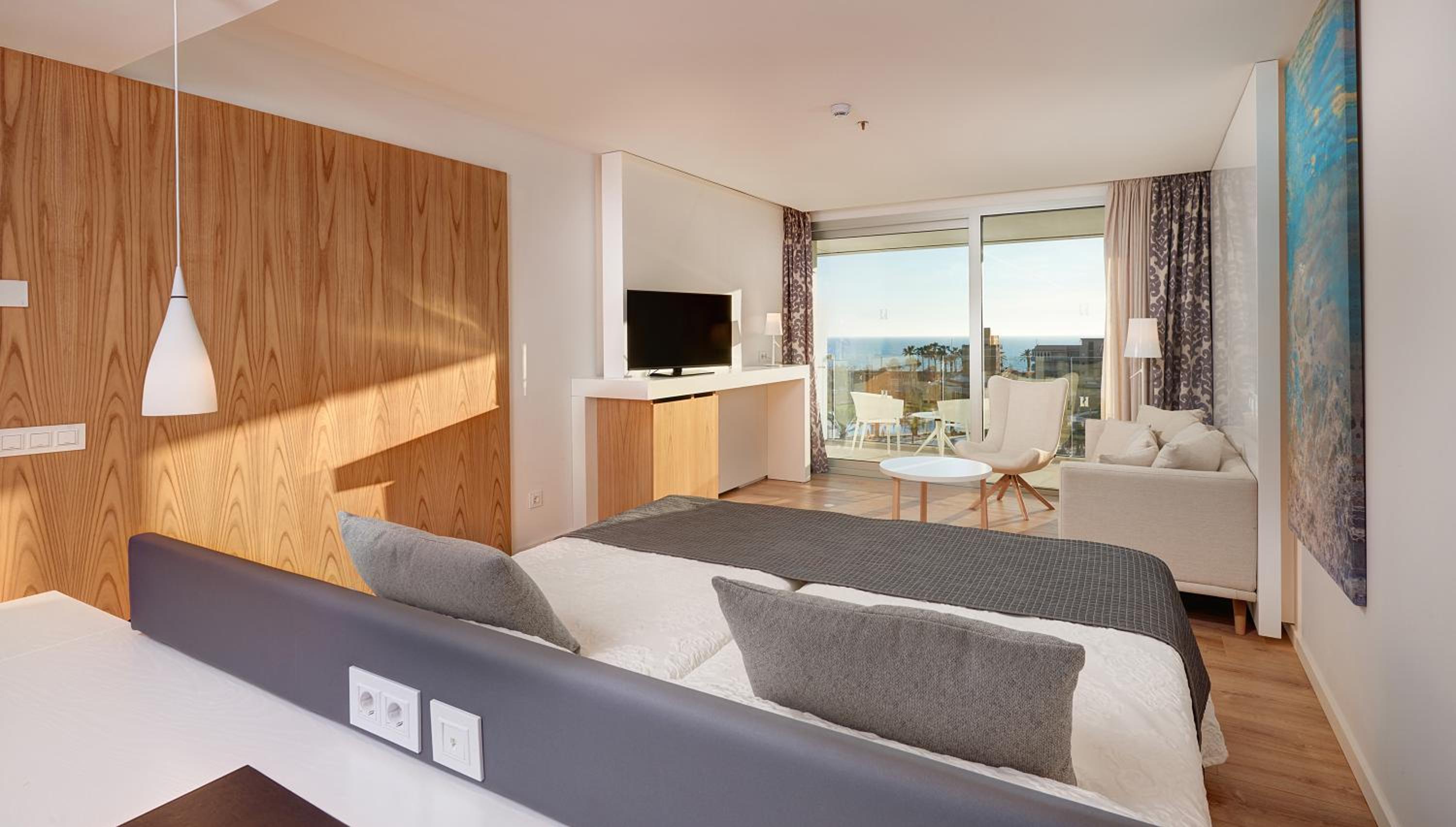 Suite Junior con vista a la piscina