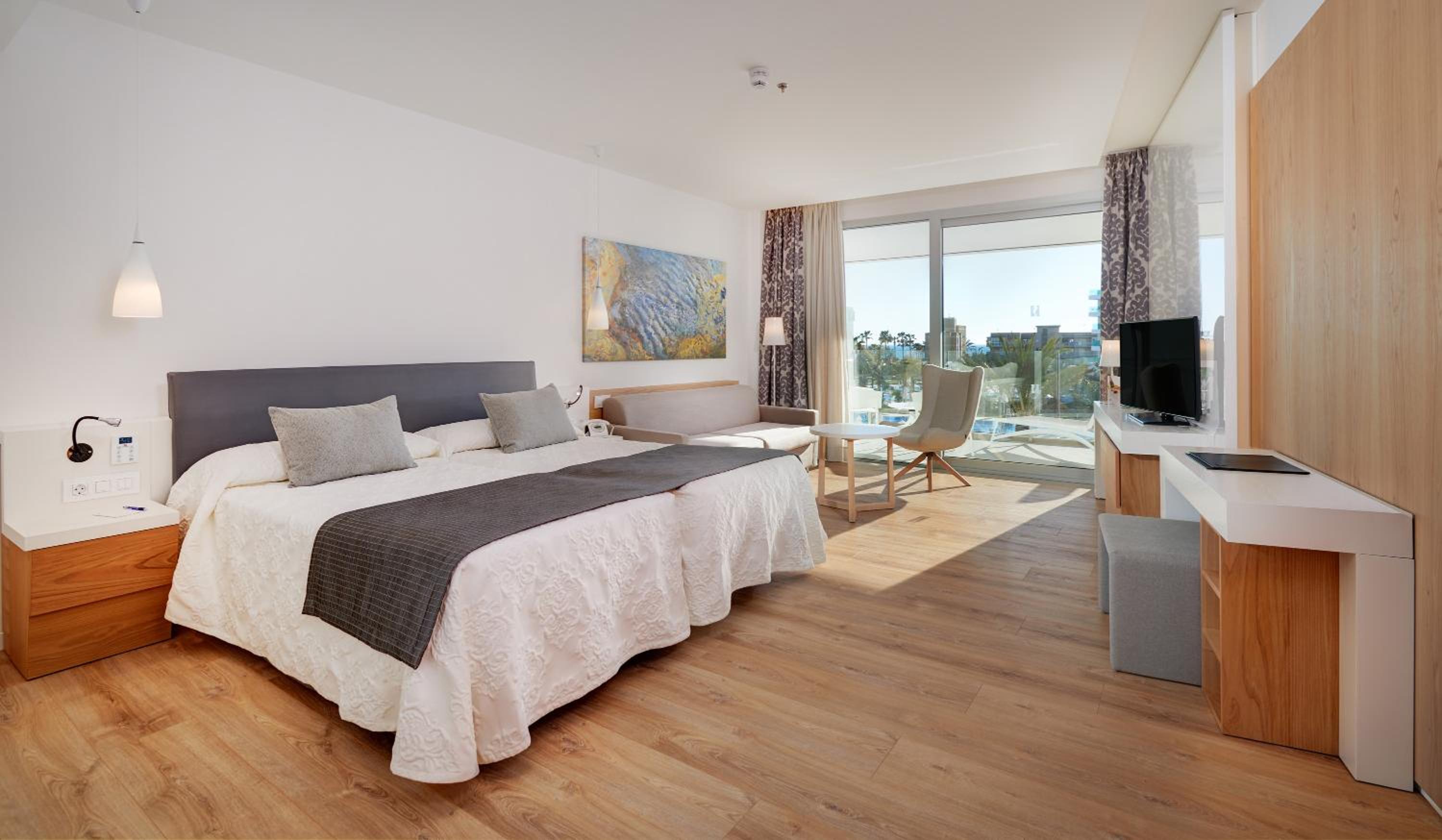 Habitación Doble con Vista a la Piscina