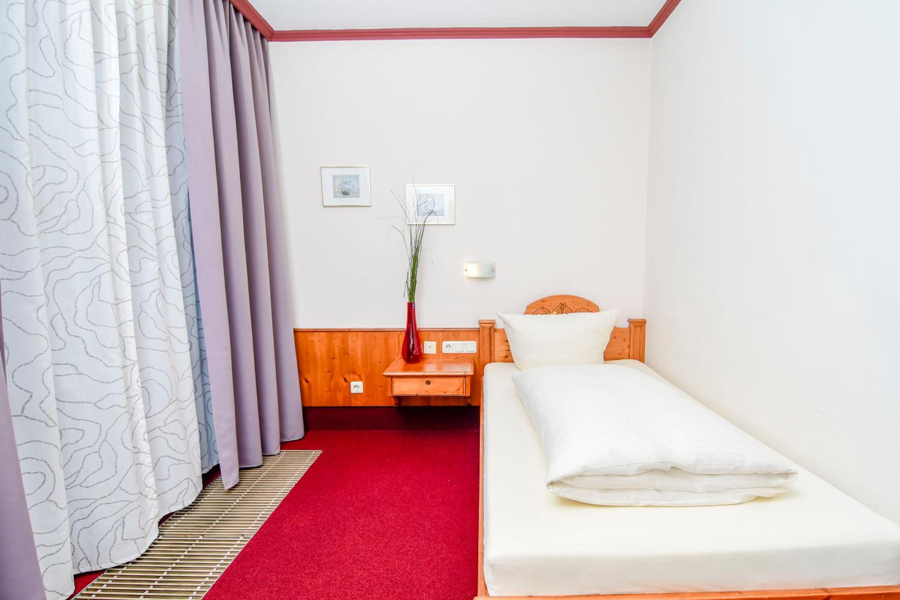 Standard Single Room photo 2