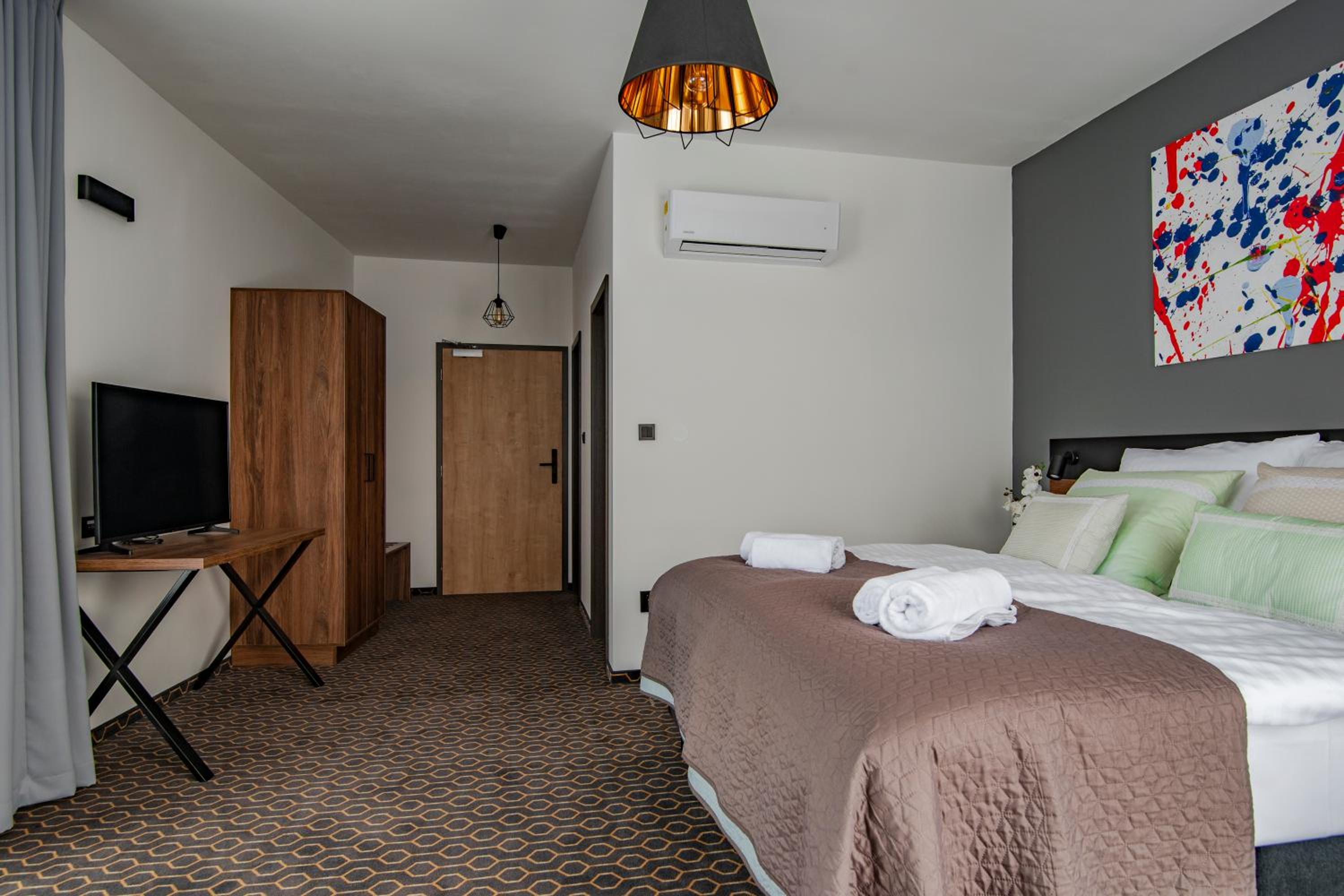 Deluxe Double or Twin Room with Mountain View - Photo 5