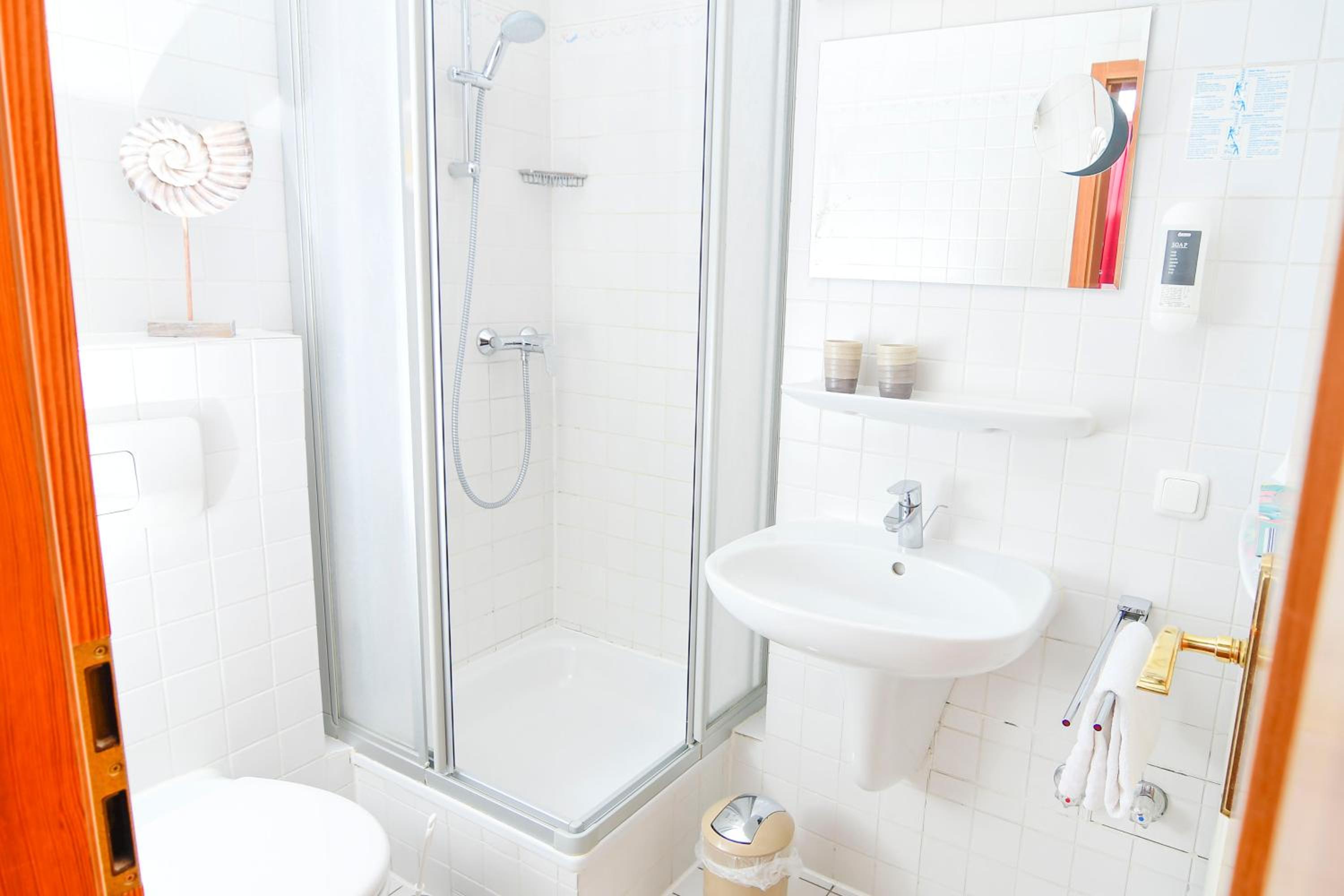 Small Single Room photo 2