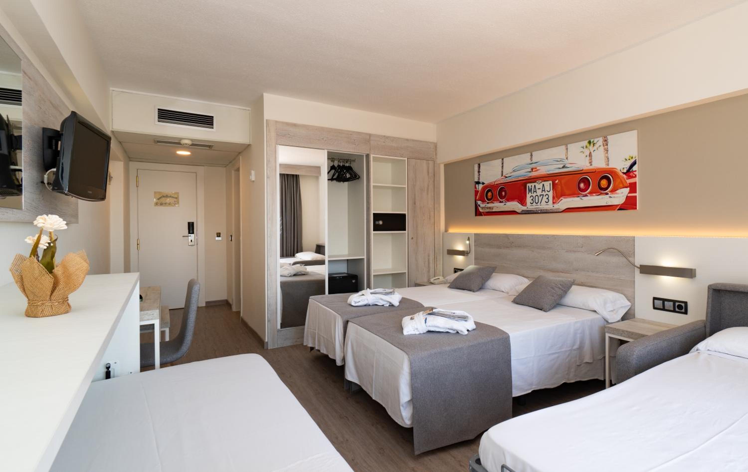 Double Room (2 Adults + 2 Children) - Photo 5