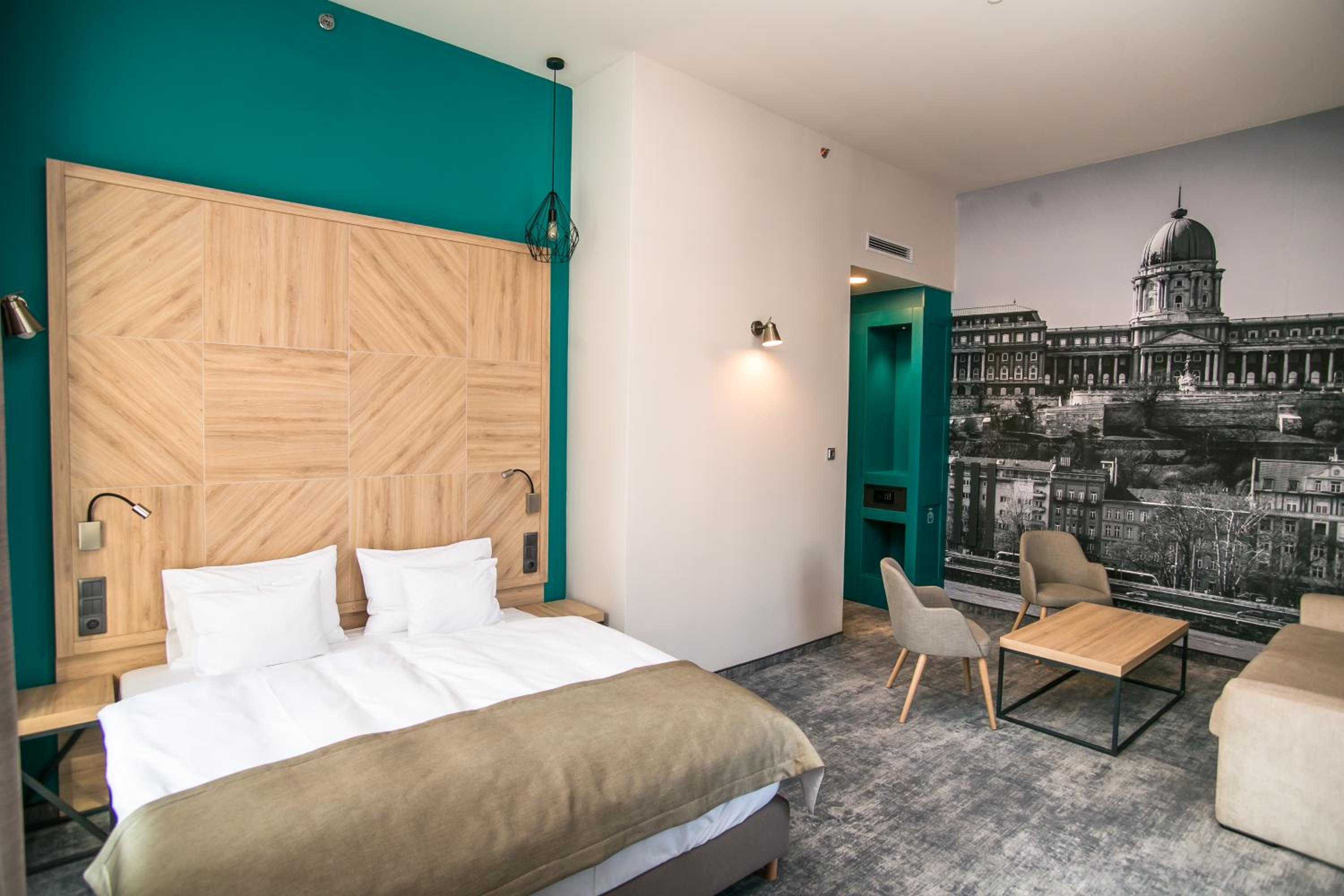 Large Double Room - Photo 9