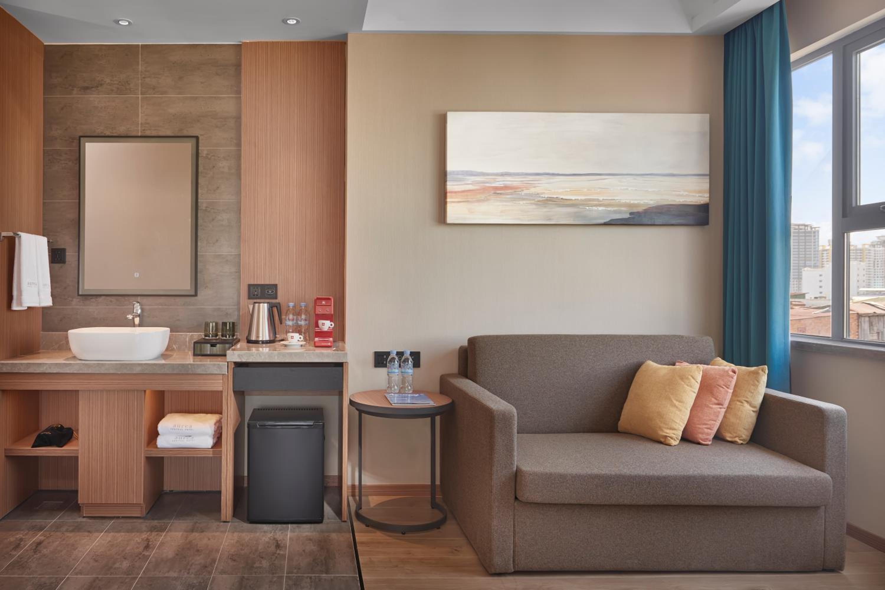 Business Suite - Photo 5