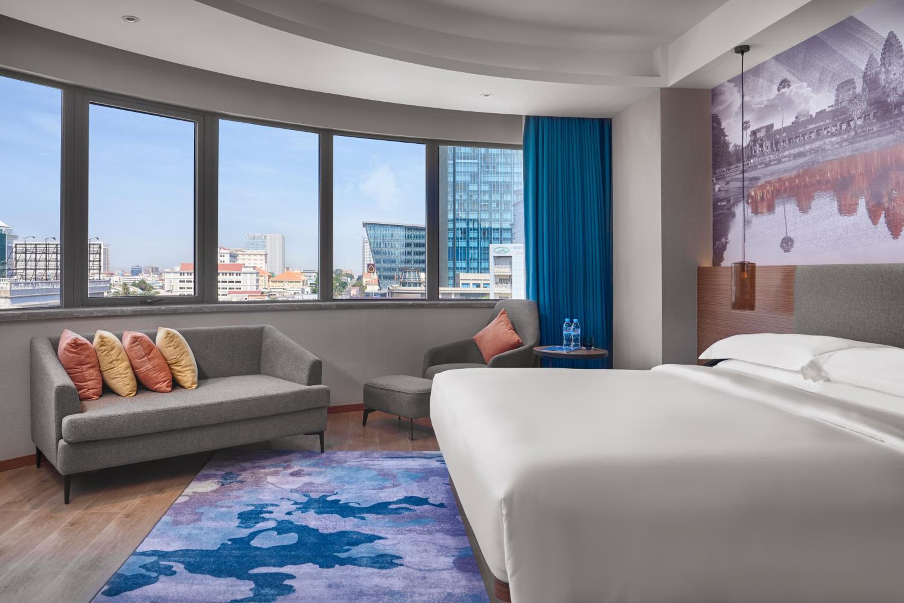 Business Suite - Photo 1