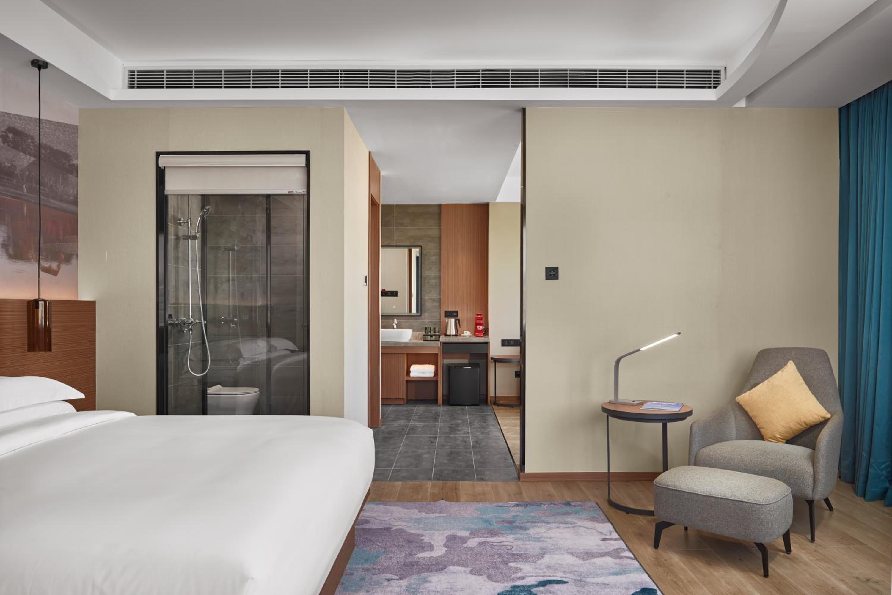 Business Suite - Photo 3
