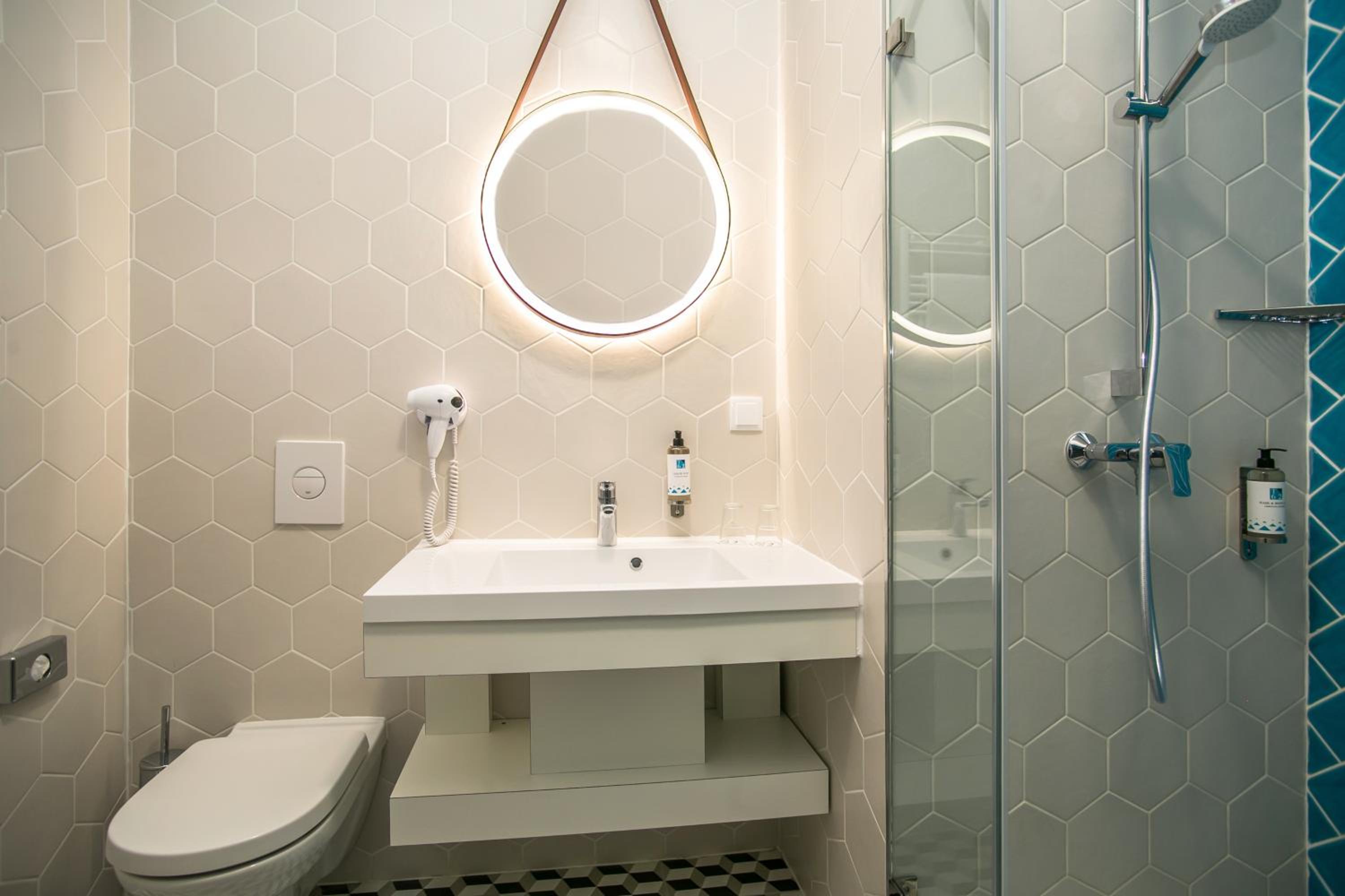 Standard Single Room thumbnail 6