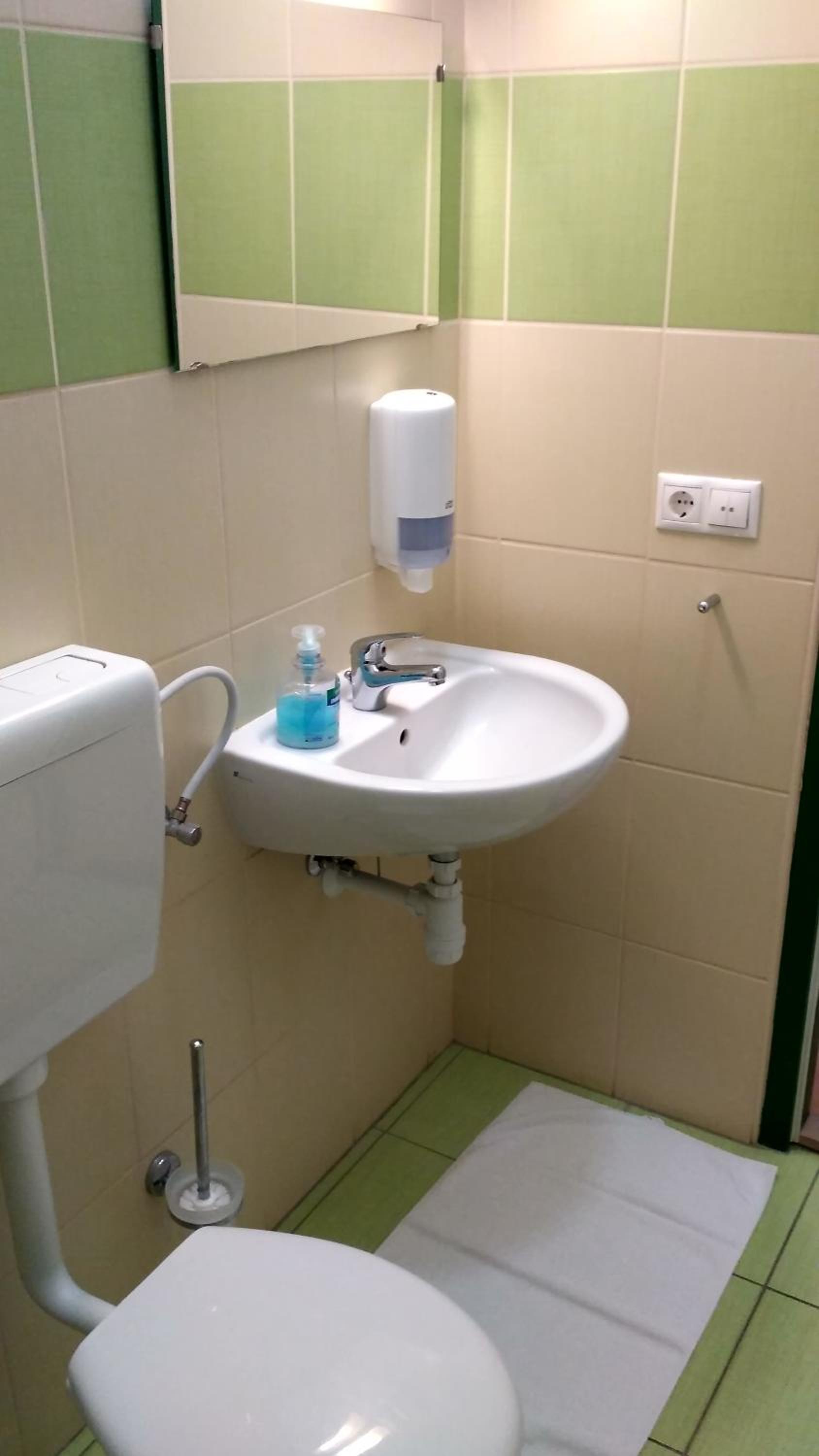 Quadruple Room with Private Bathroom photo 2
