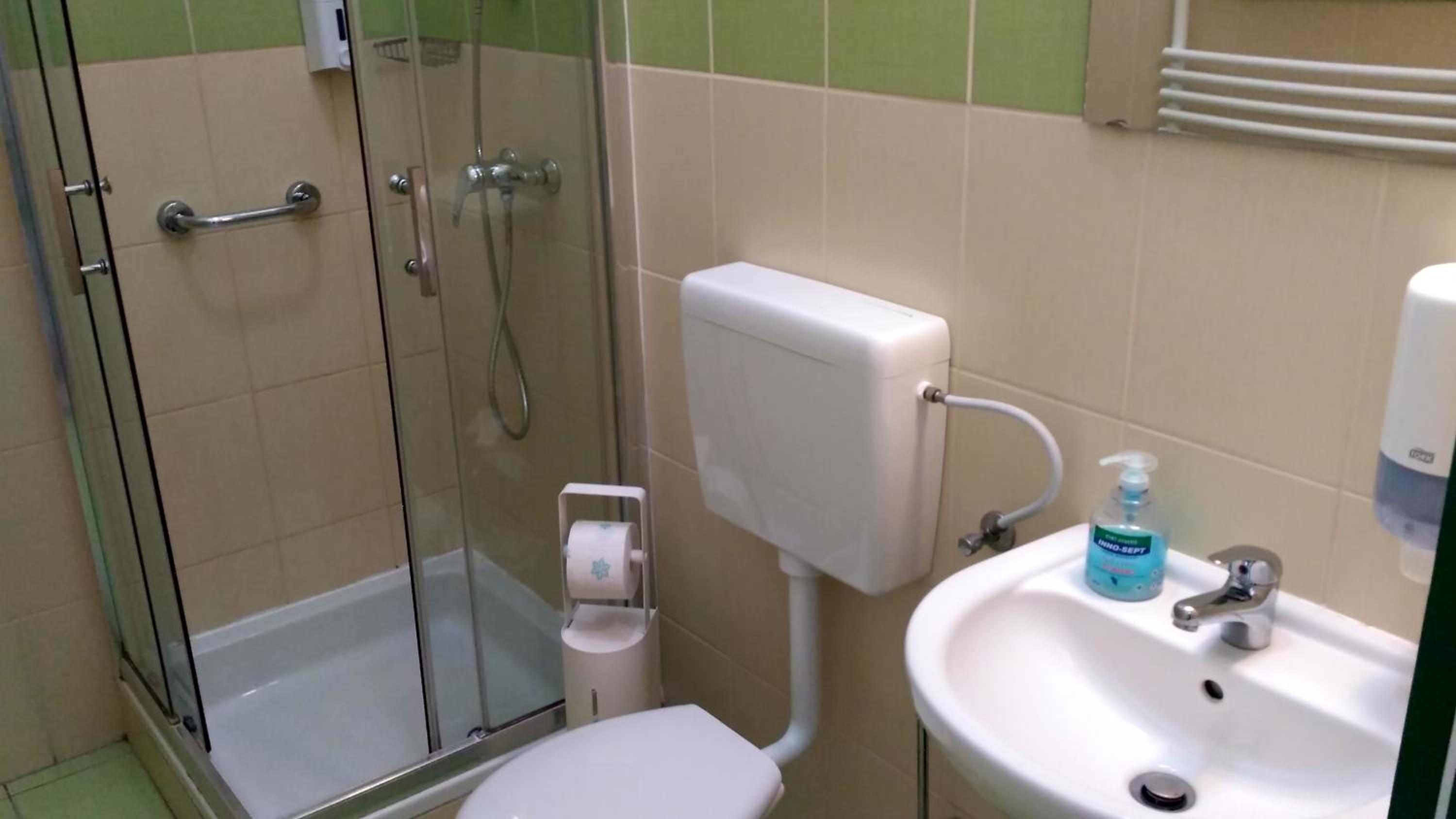 Quadruple Room with Private Bathroom photo 3