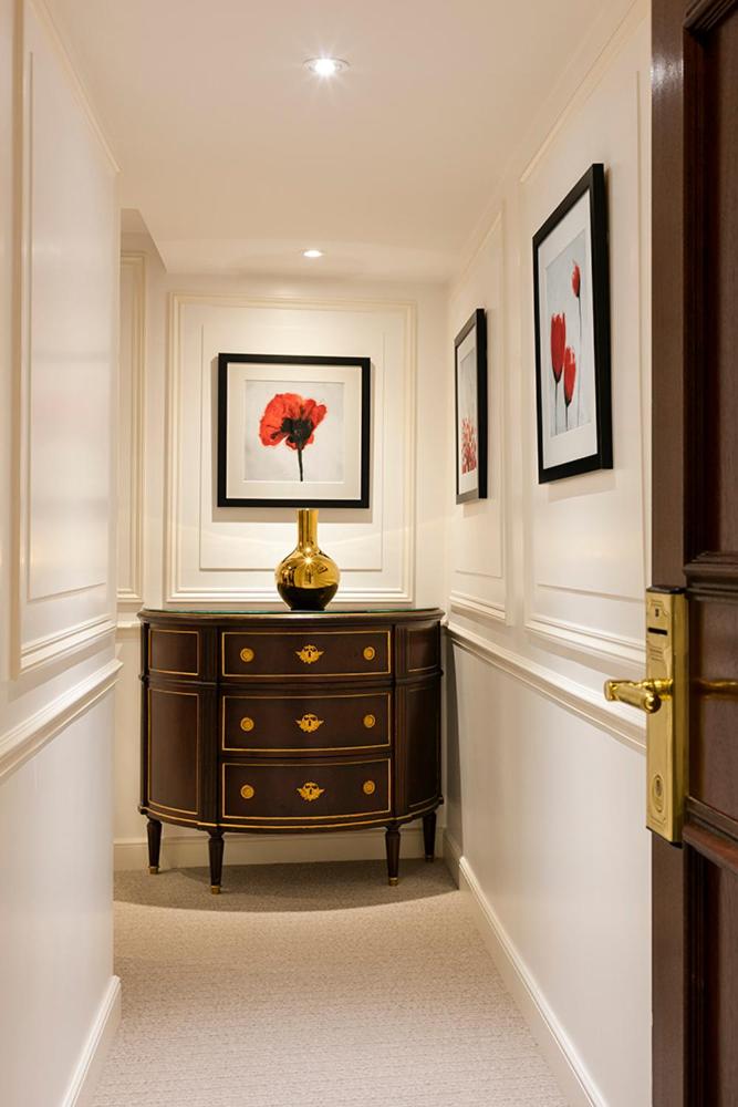Executive Room thumbnail 6