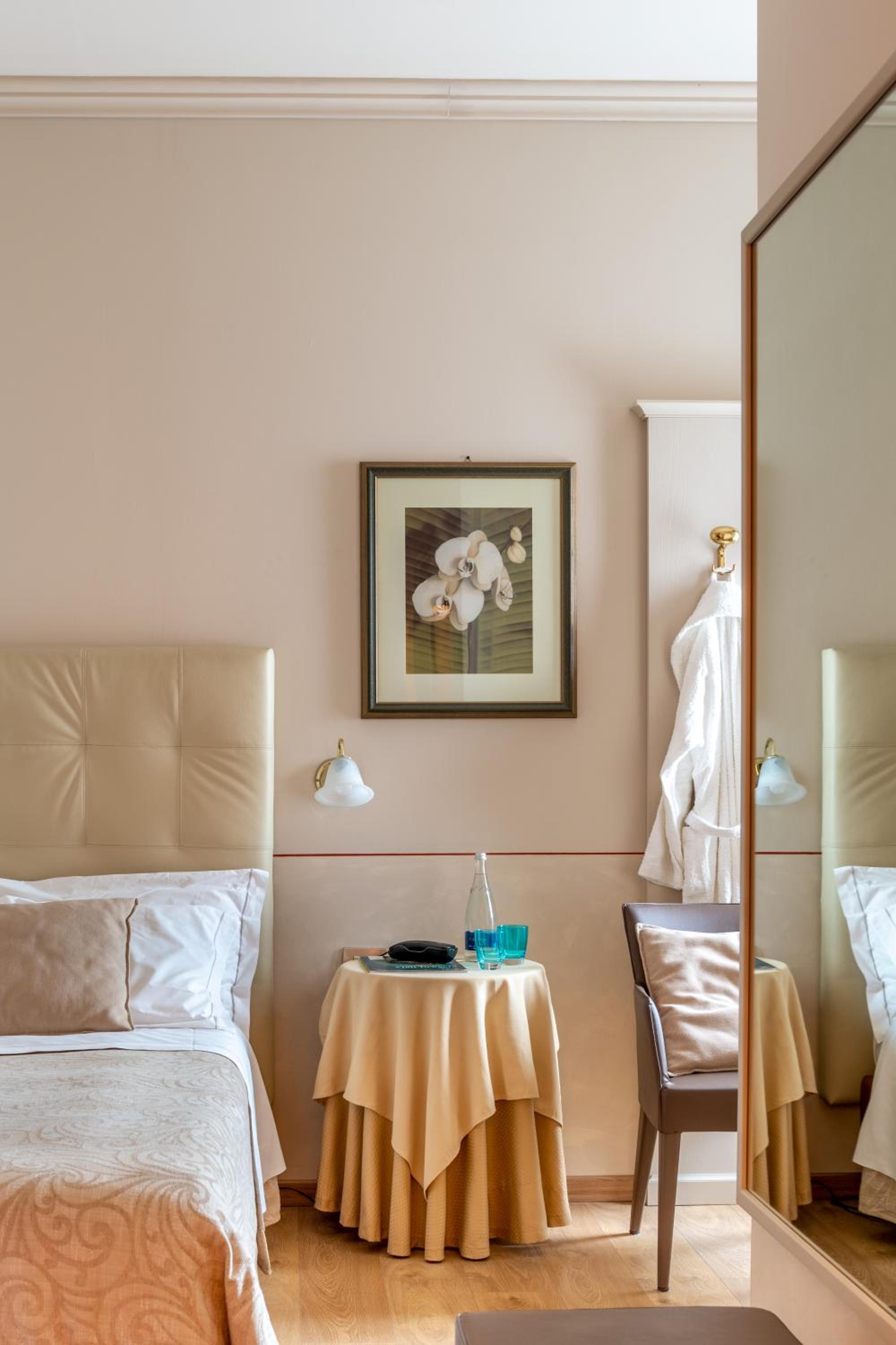 Standard Double or Twin Room - Photo 5