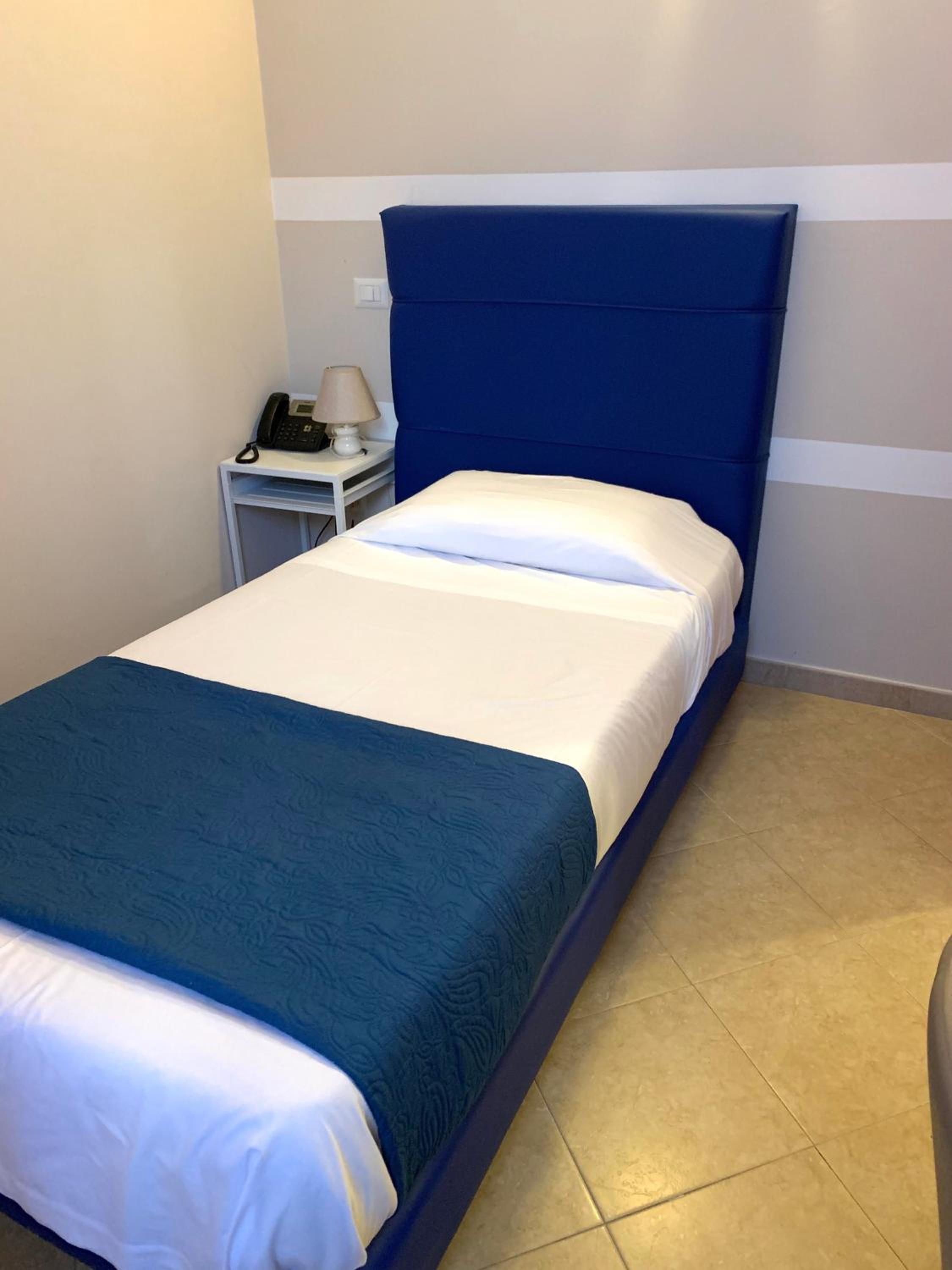 Single Room photo 2
