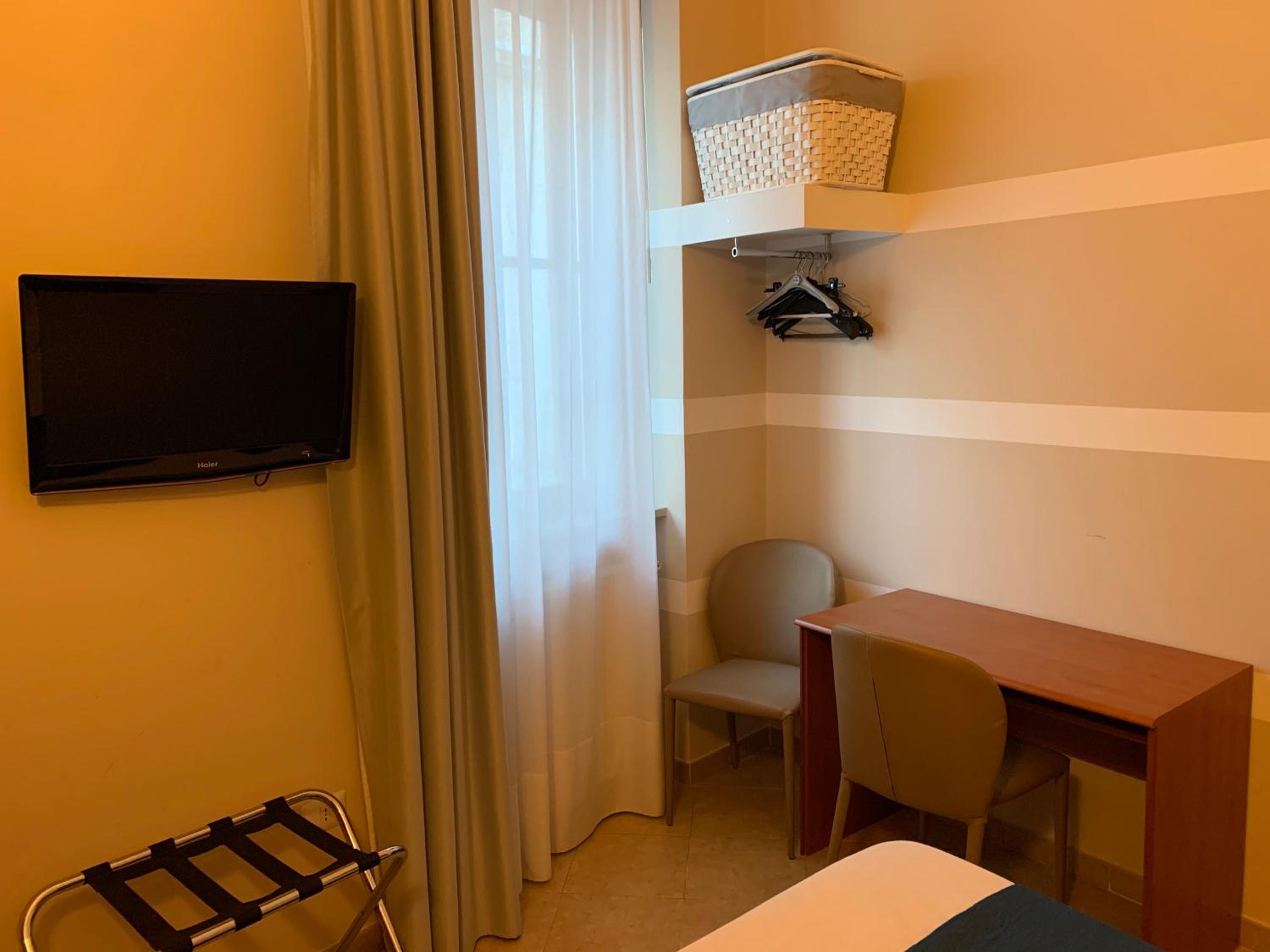 Double or Twin Room photo 2