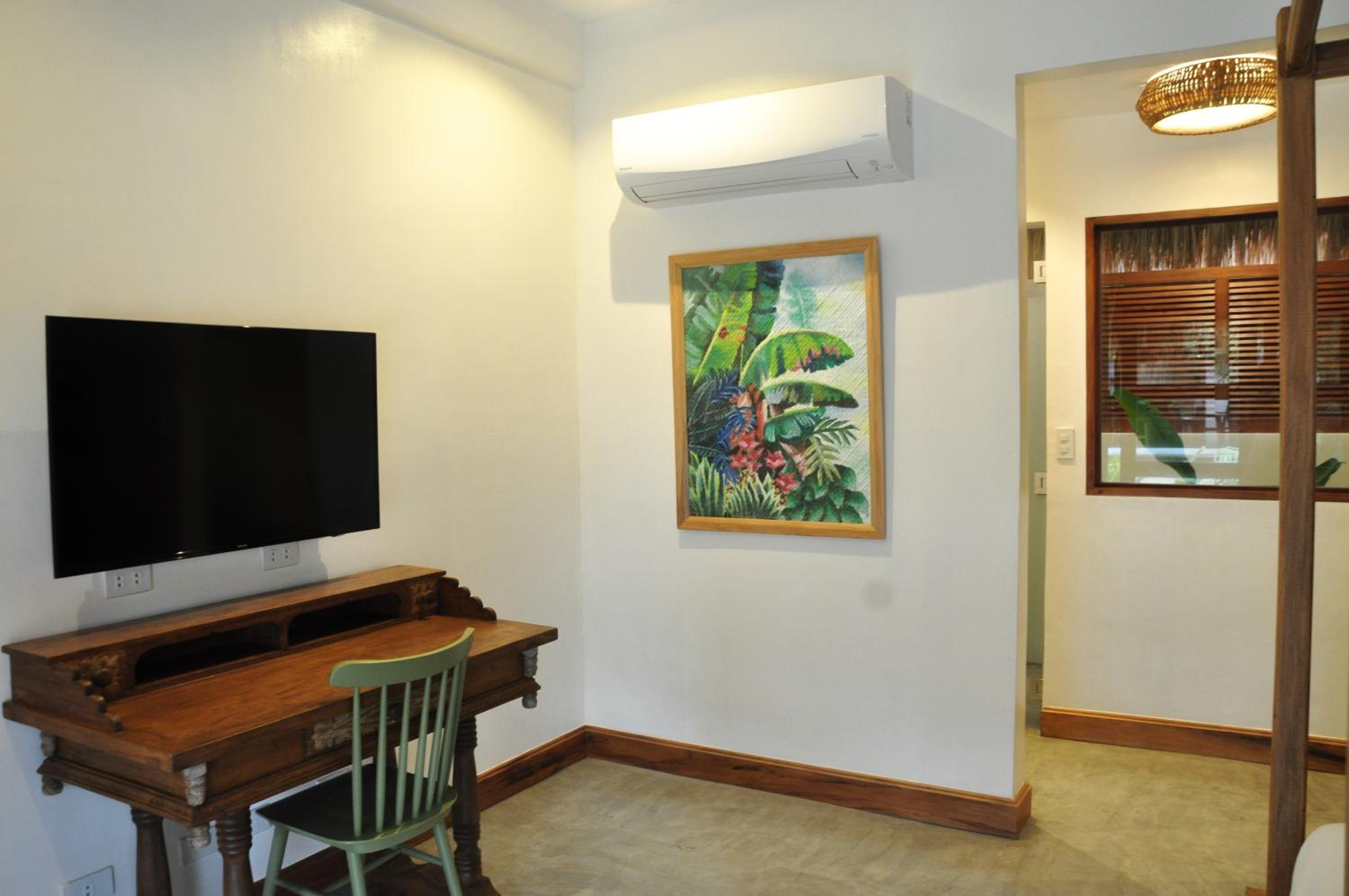Deluxe Double Room with Balcony - Photo 2