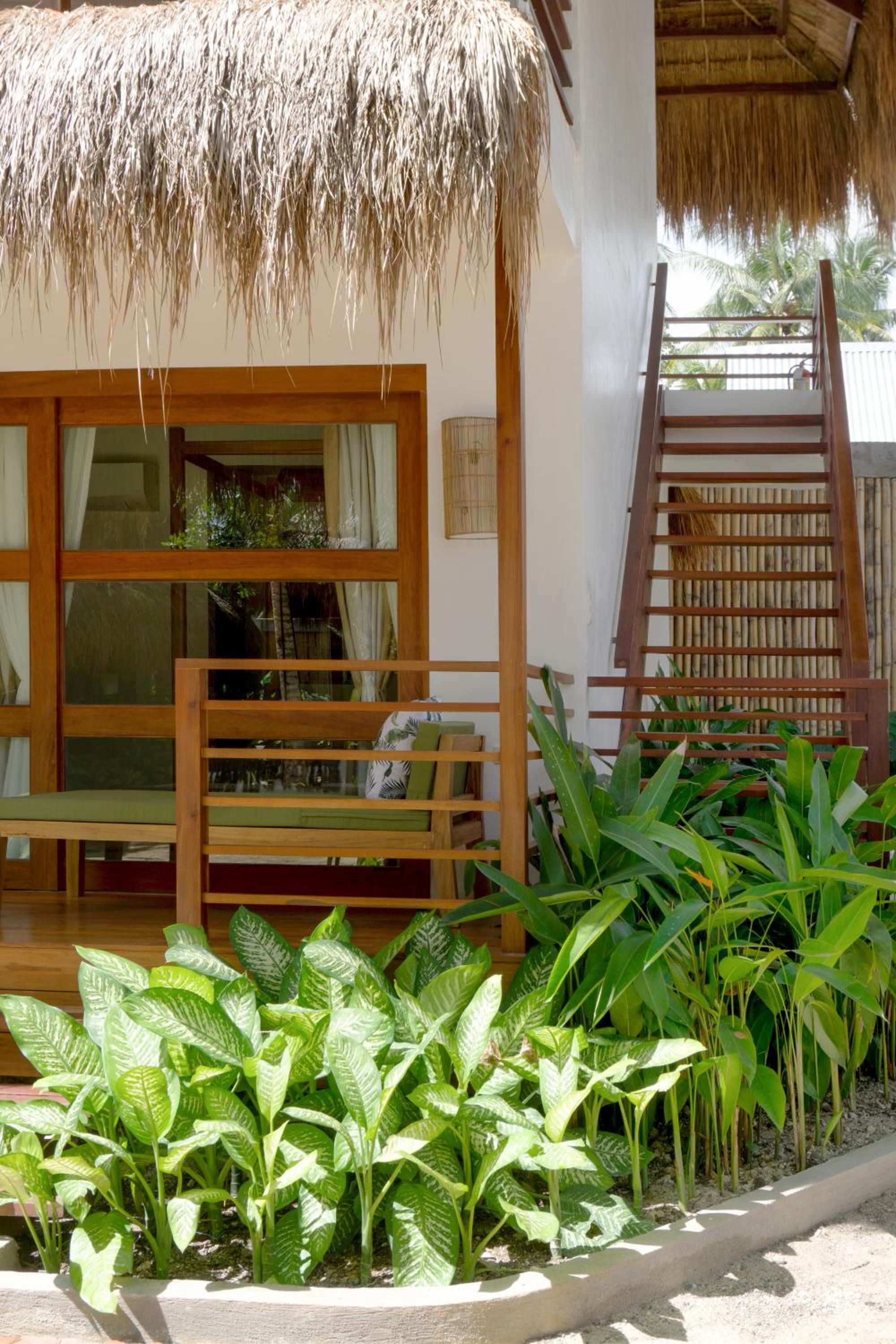 Deluxe Double Room with Balcony - Photo 9