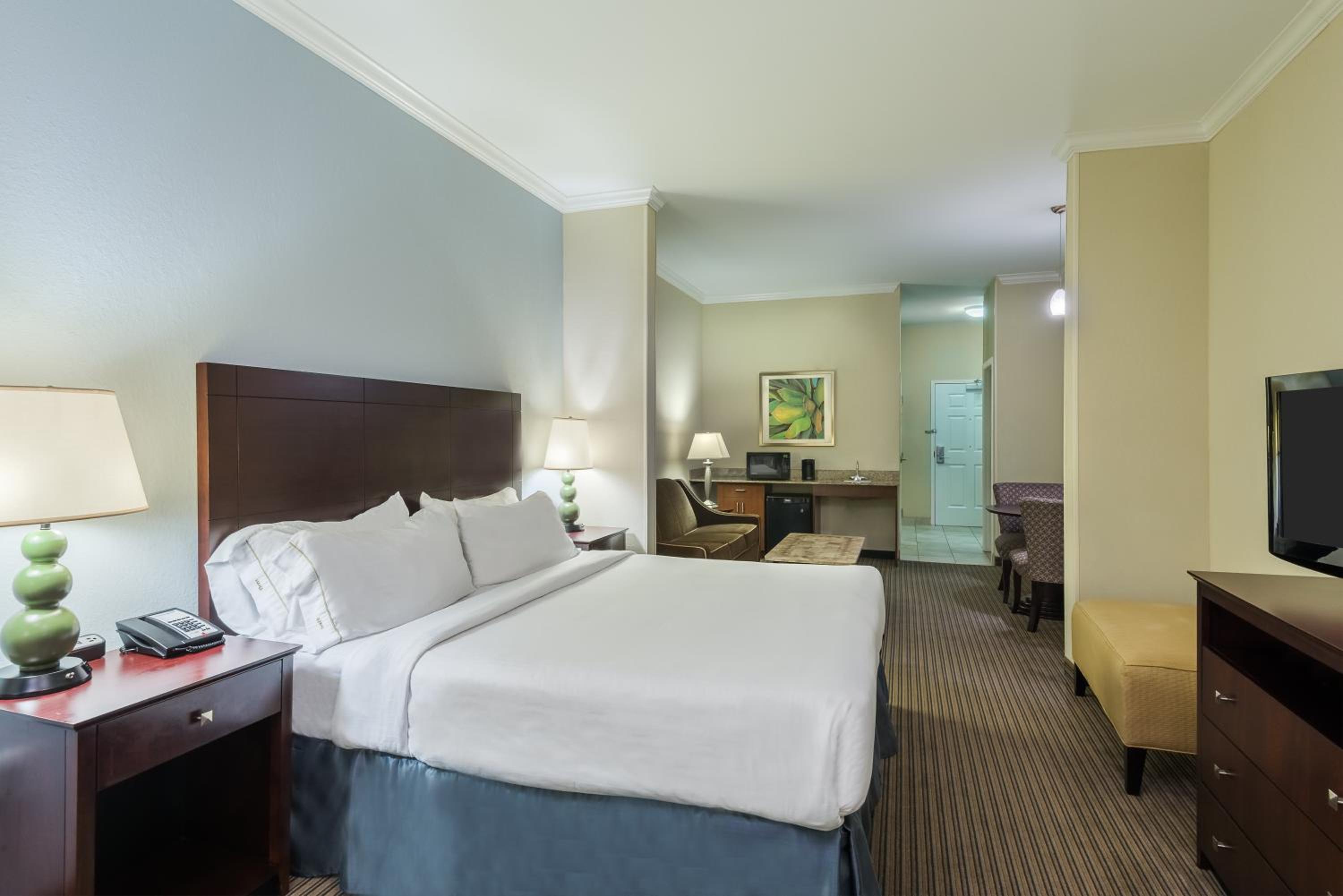 Suite - Hearing Accessible - Non-Smoking - Photo 3