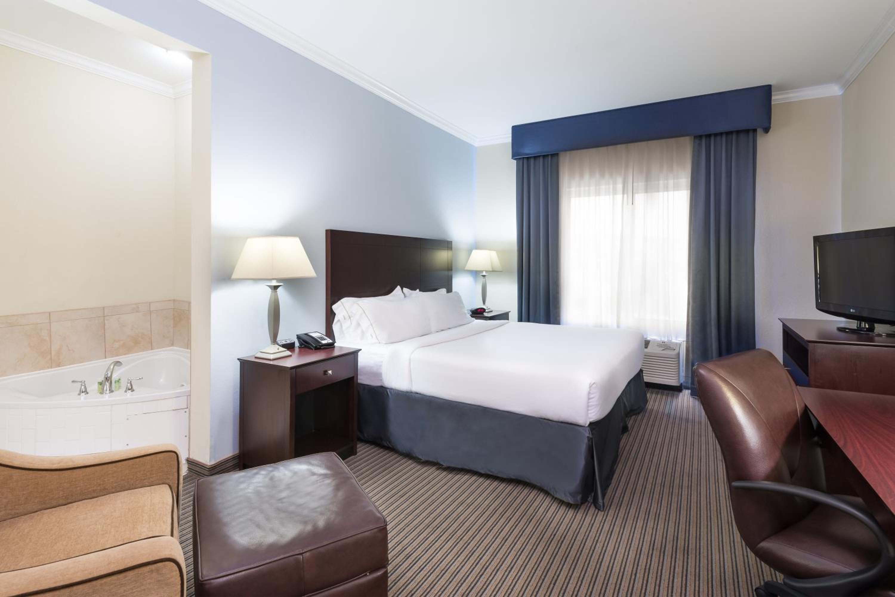 King Suite - Photo 1