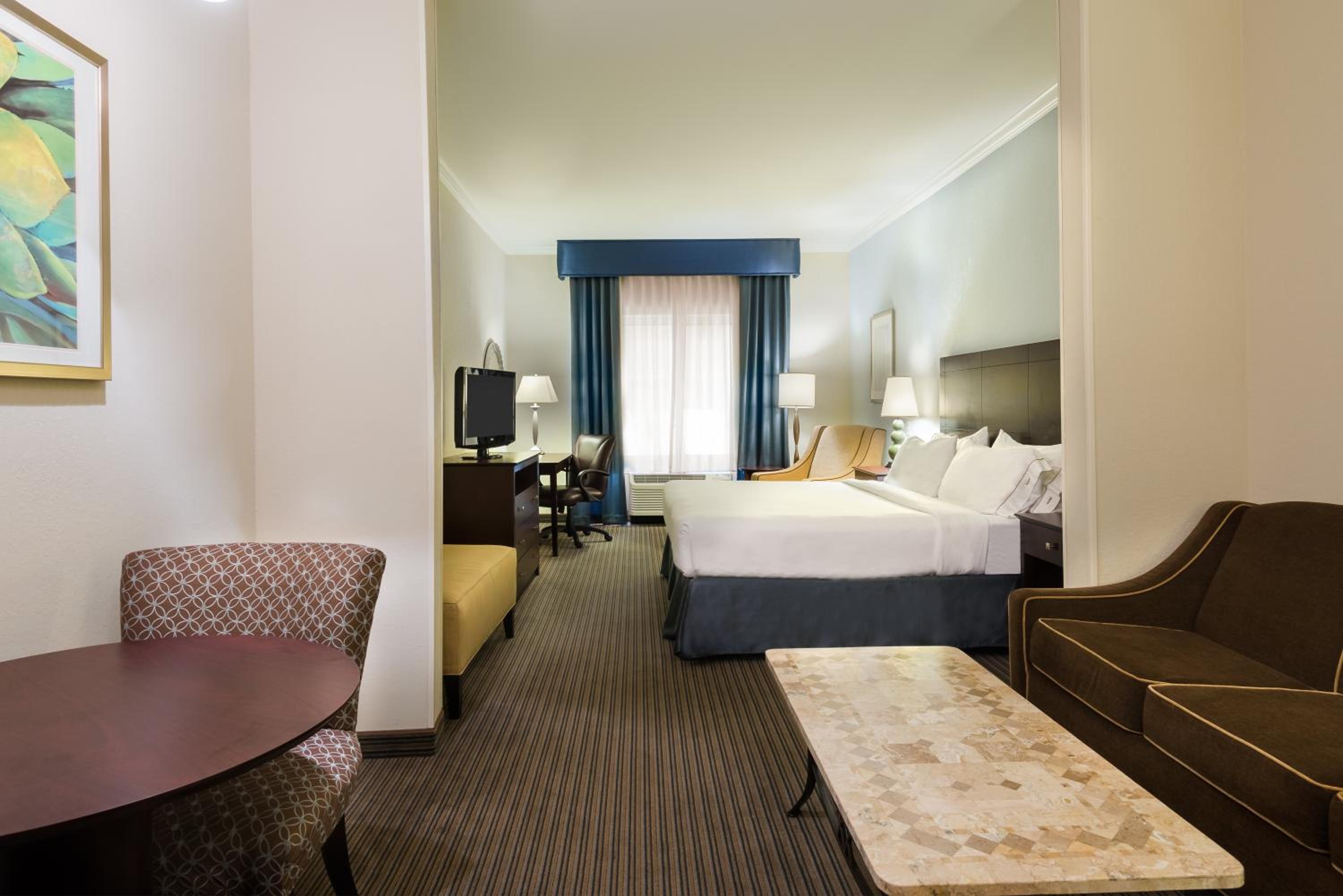 Suite - Hearing Accessible - Non-Smoking - Photo 1