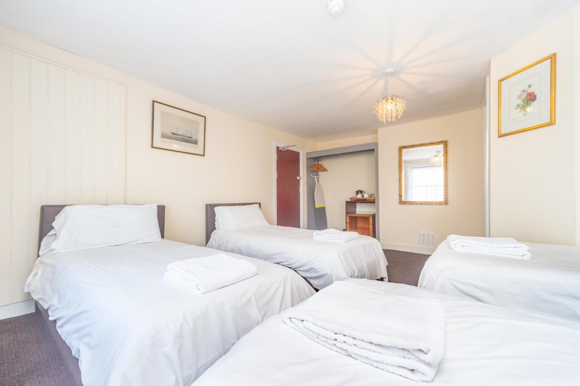Quadruple Room - Photo 2