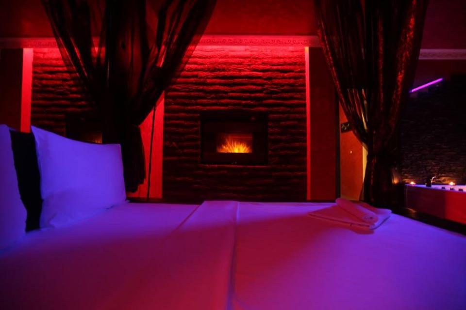 Double Room with Spa Bath - Photo 6