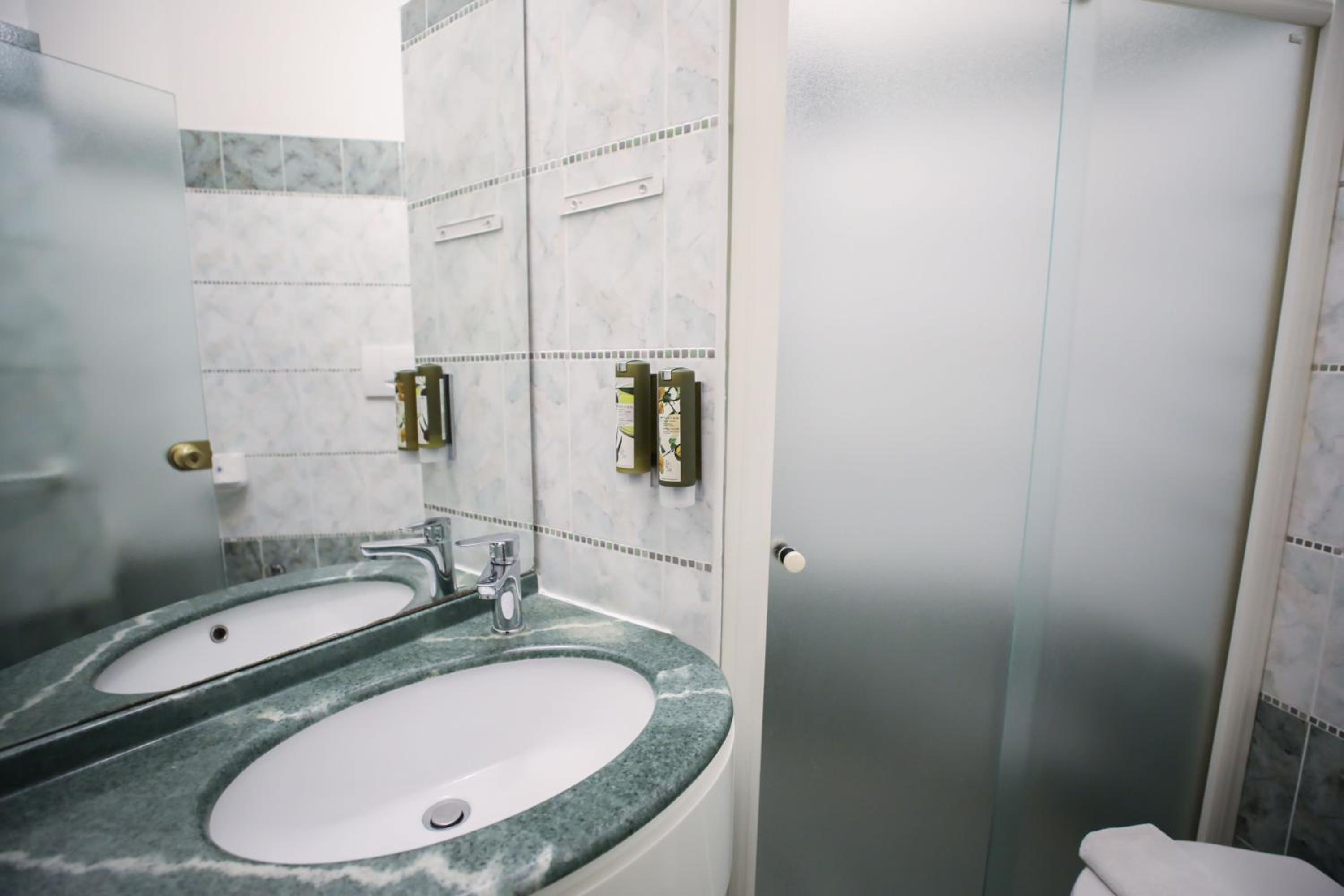 Double or Twin Room photo 3