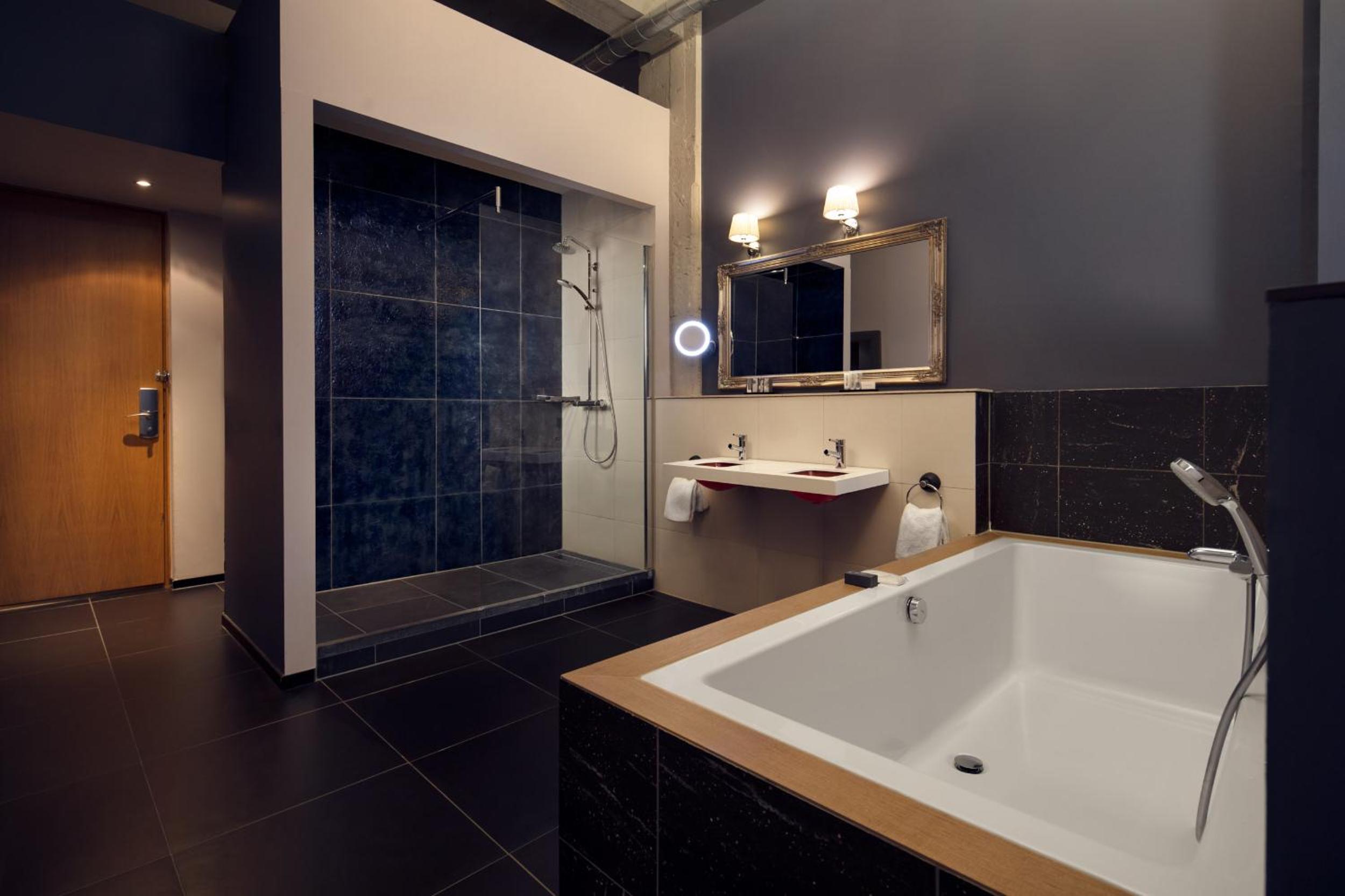 Suite - Photo 6