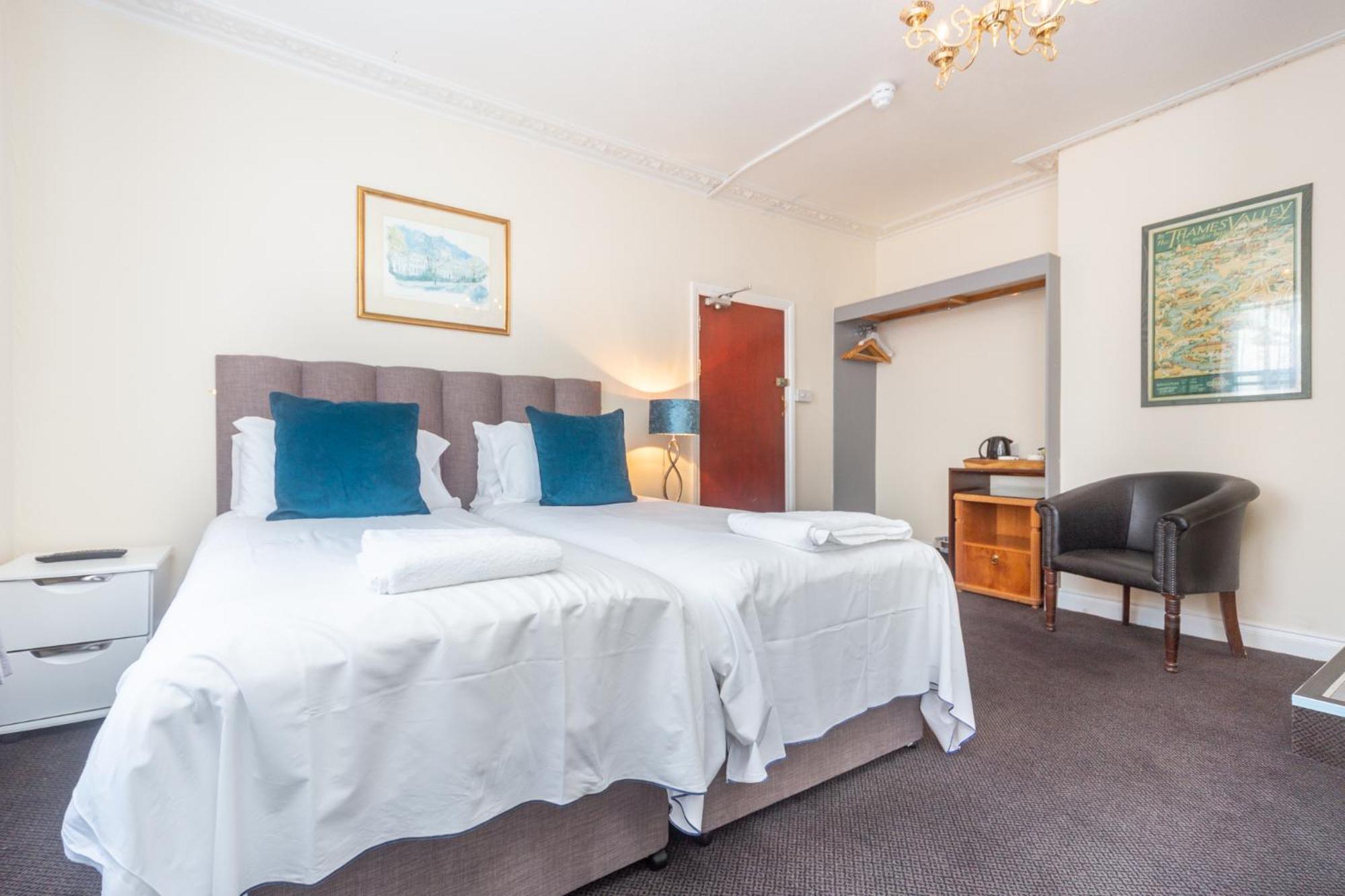 Standard Twin Room - Photo 1